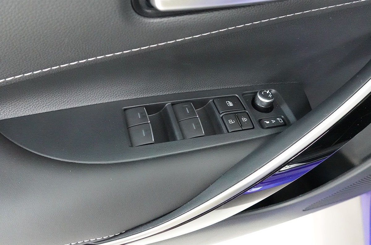 TOYOTA Corolla 2.0 HSD Premiumt e- CVT, Vollleder, Panorama, MJ 2026-image-18