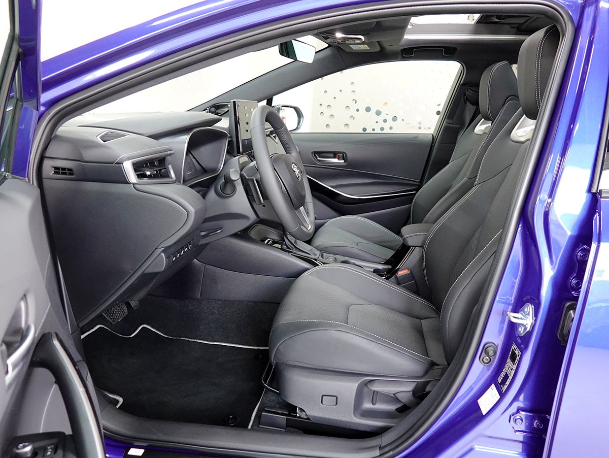 TOYOTA Corolla 2.0 HSD Premiumt e- CVT, Vollleder, Panorama, MJ 2026-image-6