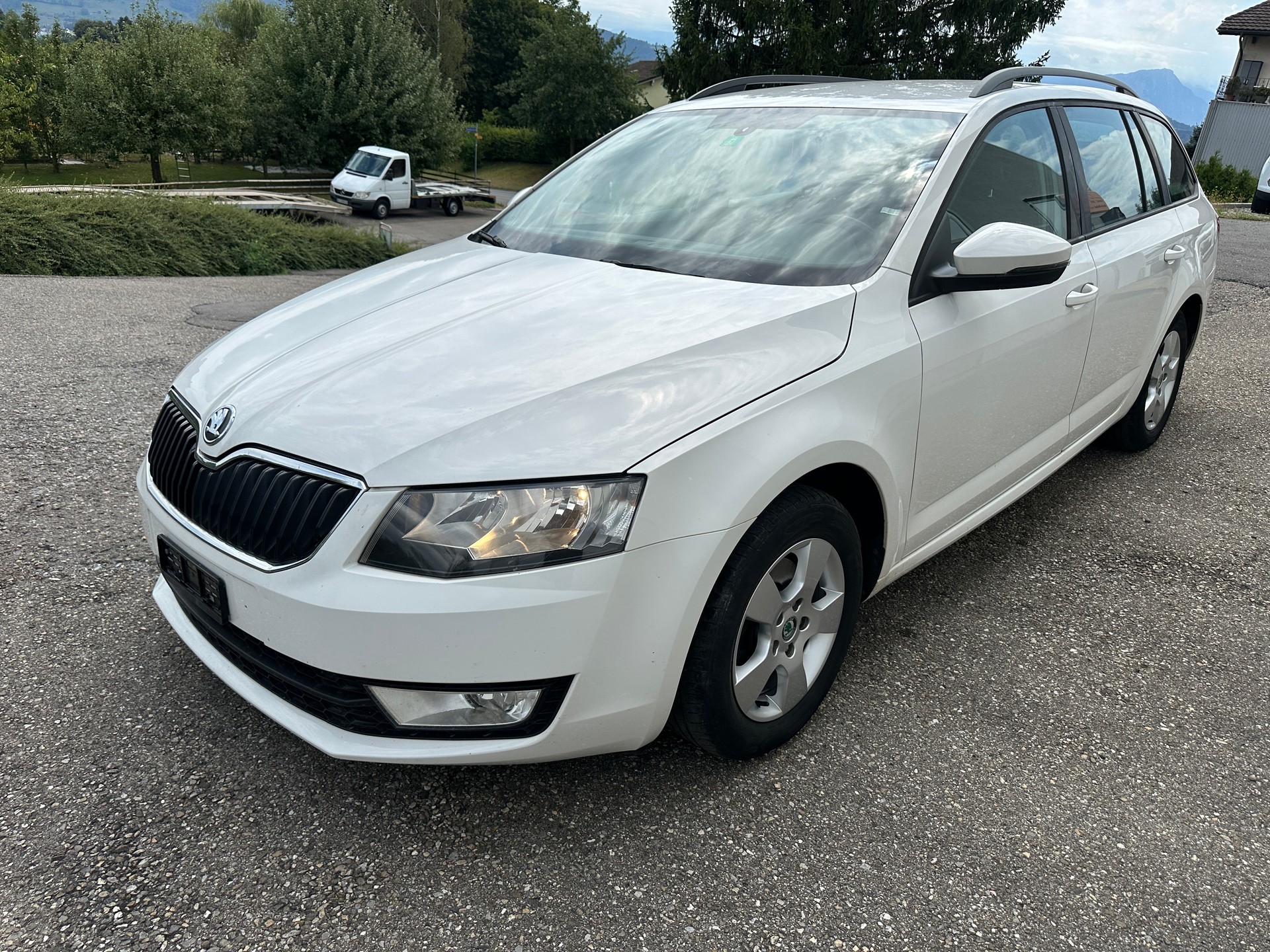 SKODA Octavia Combi 1.6 TDI Elegance 4x4-image-0