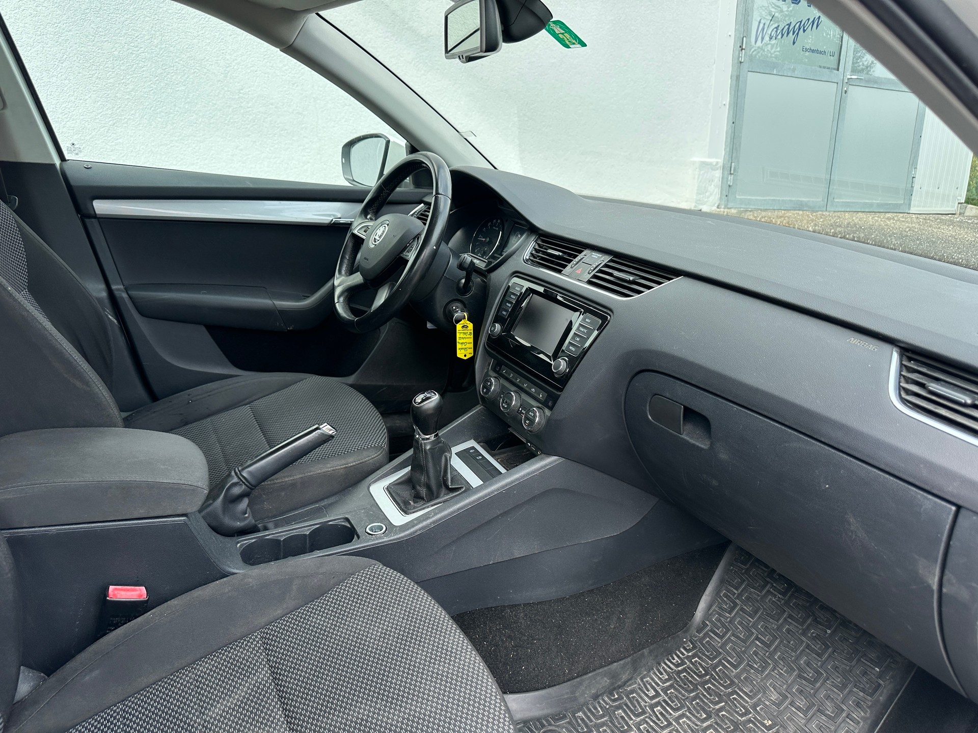 SKODA Octavia Combi 1.6 TDI Elegance 4x4-image-6