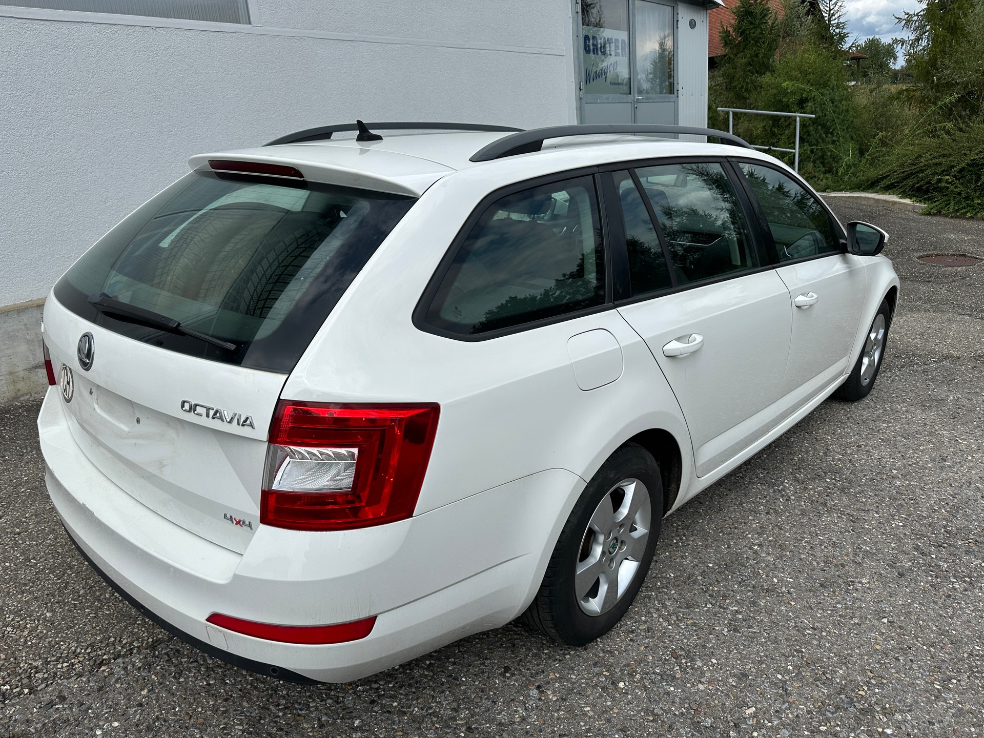 SKODA Octavia Combi 1.6 TDI Elegance 4x4-image-2