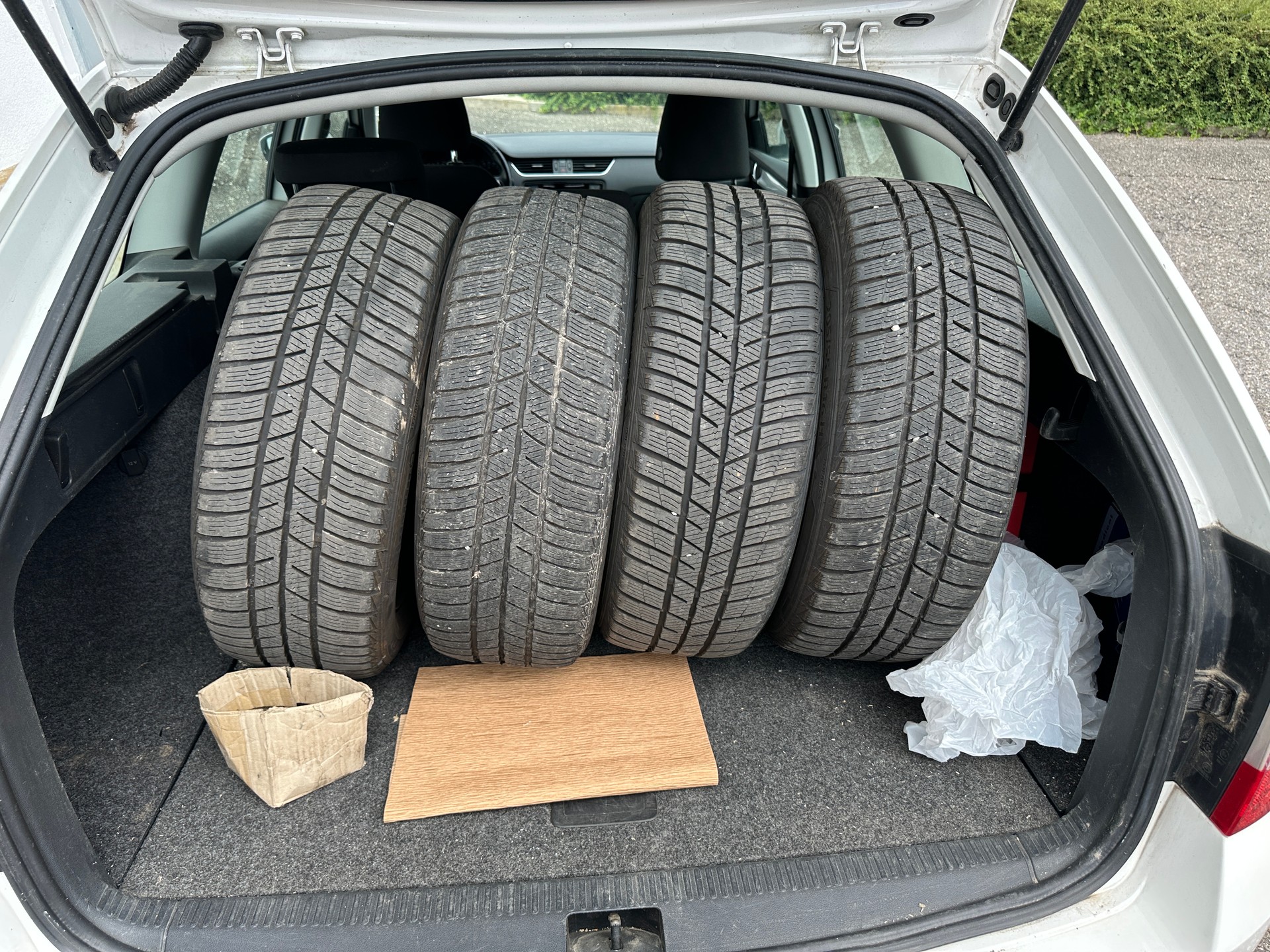 SKODA Octavia Combi 1.6 TDI Elegance 4x4-image-5