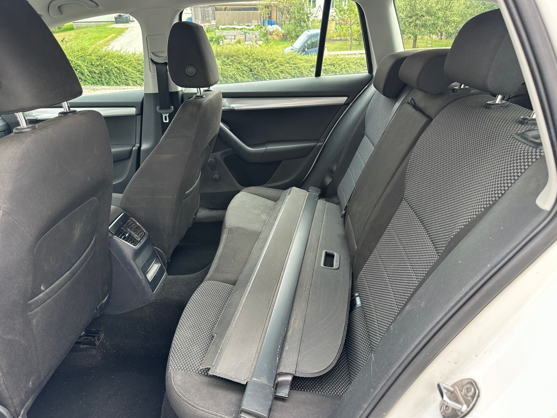 SKODA Octavia Combi 1.6 TDI Elegance 4x4-image-4