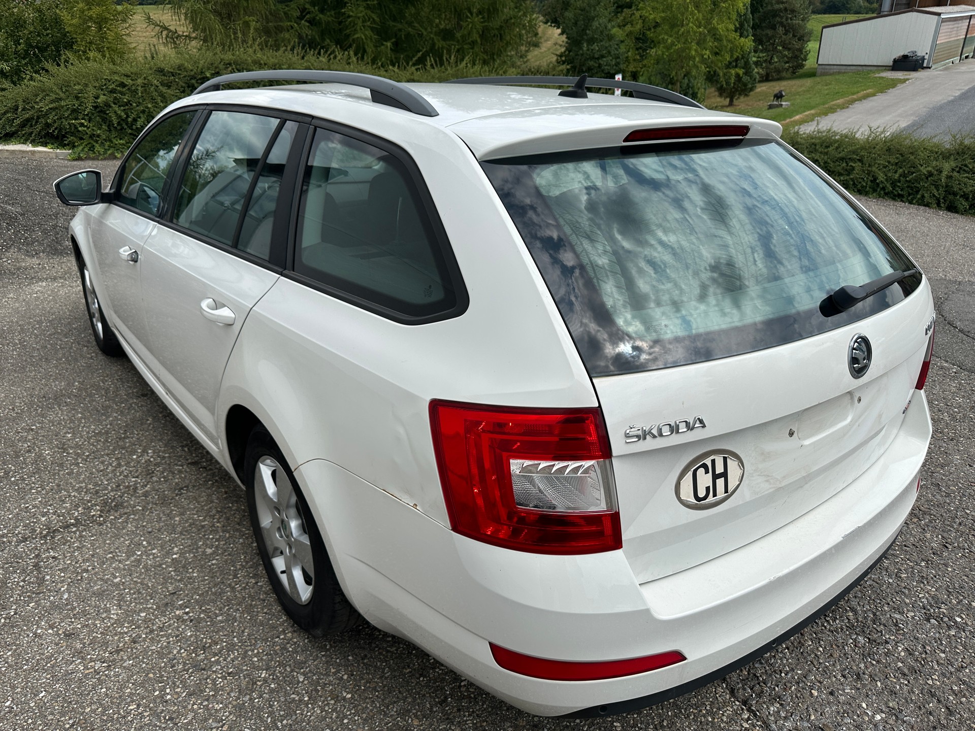 SKODA Octavia Combi 1.6 TDI Elegance 4x4-image-3