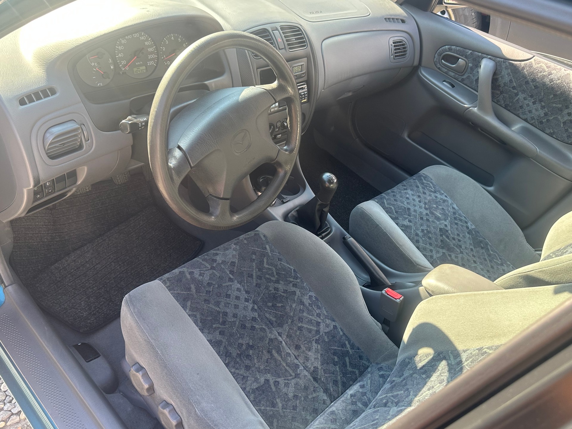 MAZDA 323 F 1.8i-16V-image-3