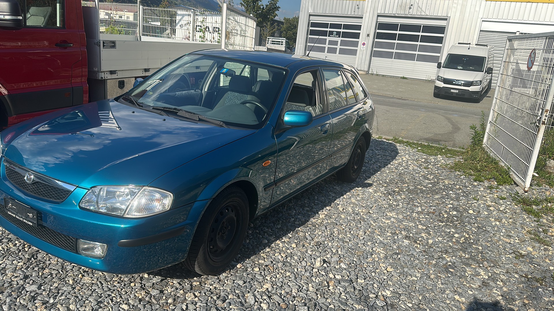 MAZDA 323 F 1.8i-16V-image-1
