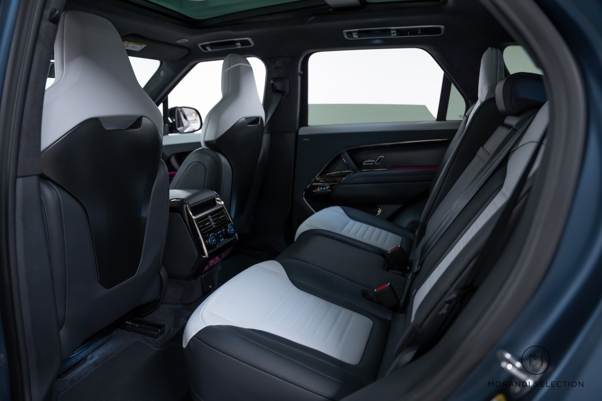 LAND ROVER Range Rover Sport 4.4 V8 SV Edition Two-image-23