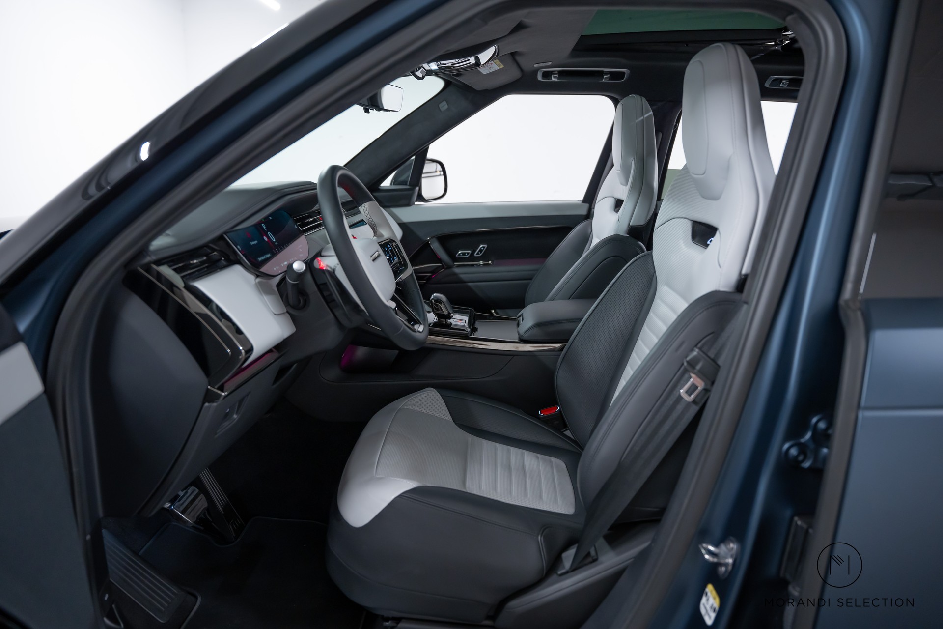 LAND ROVER Range Rover Sport 4.4 V8 SV Edition Two-image-18