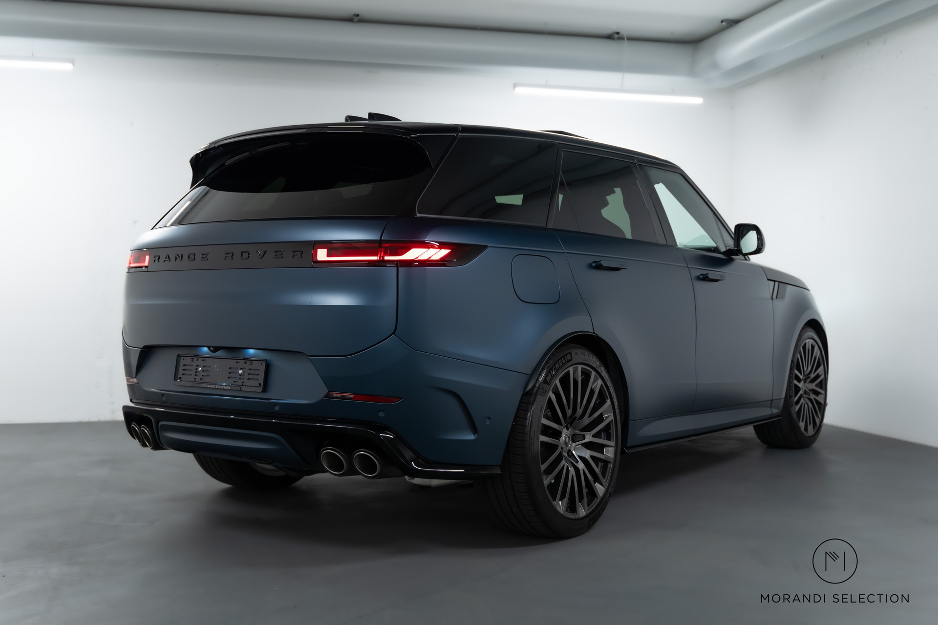 LAND ROVER Range Rover Sport 4.4 V8 SV Edition Two-image-2