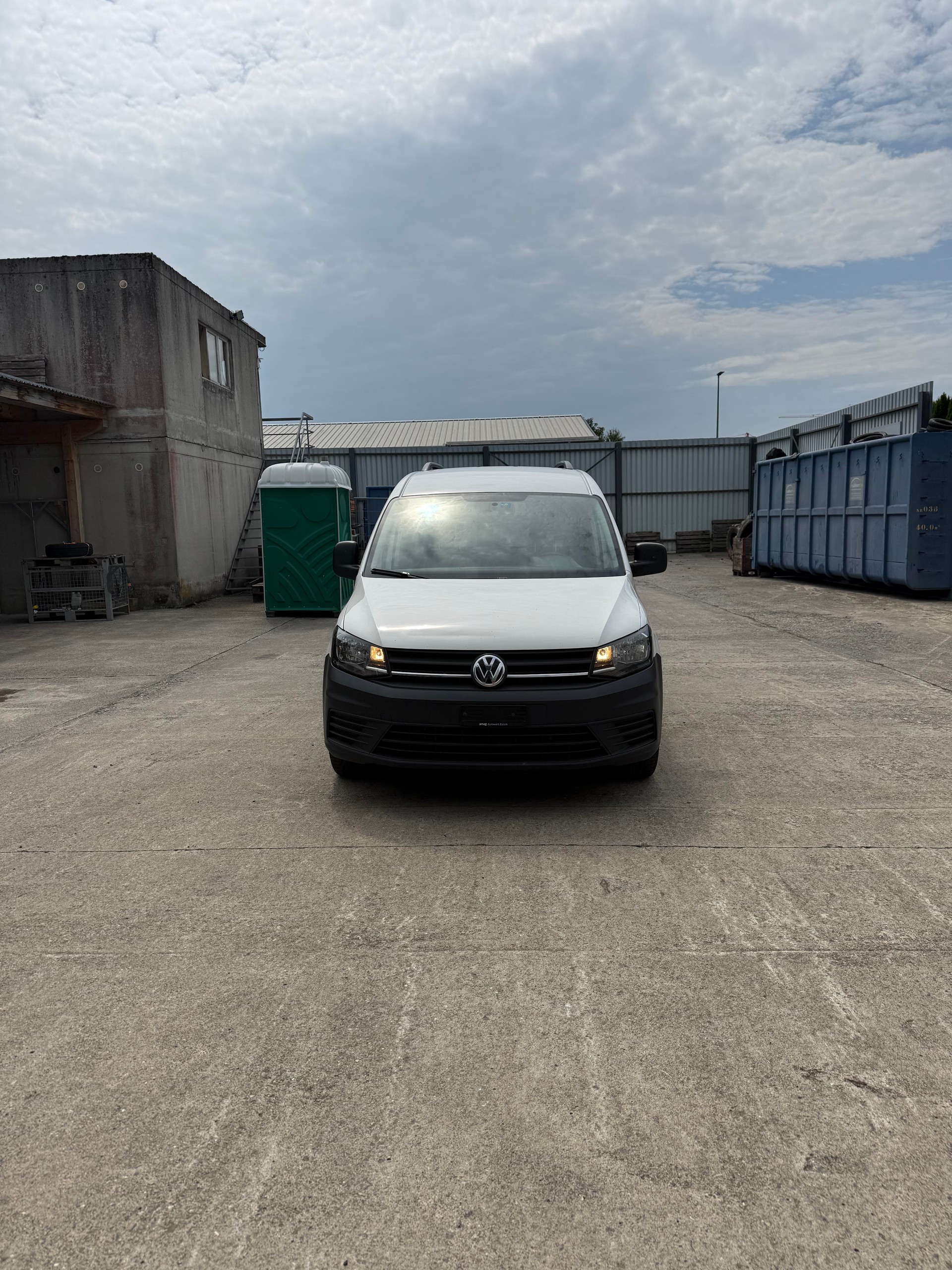 VW Caddy Maxi 2.0TDI BlueMotion Technology-image-1