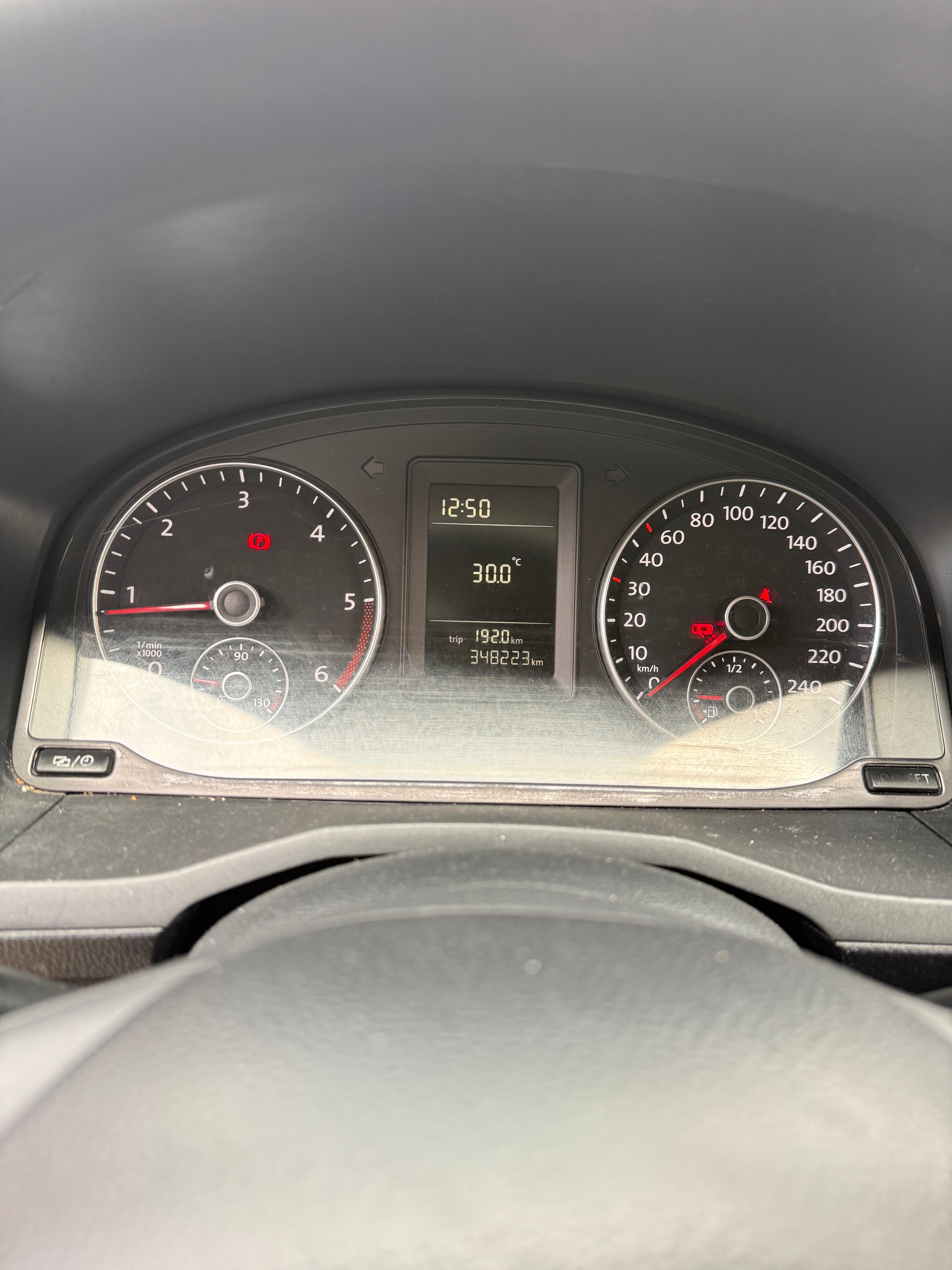 VW Caddy Maxi 2.0TDI BlueMotion Technology-image-9