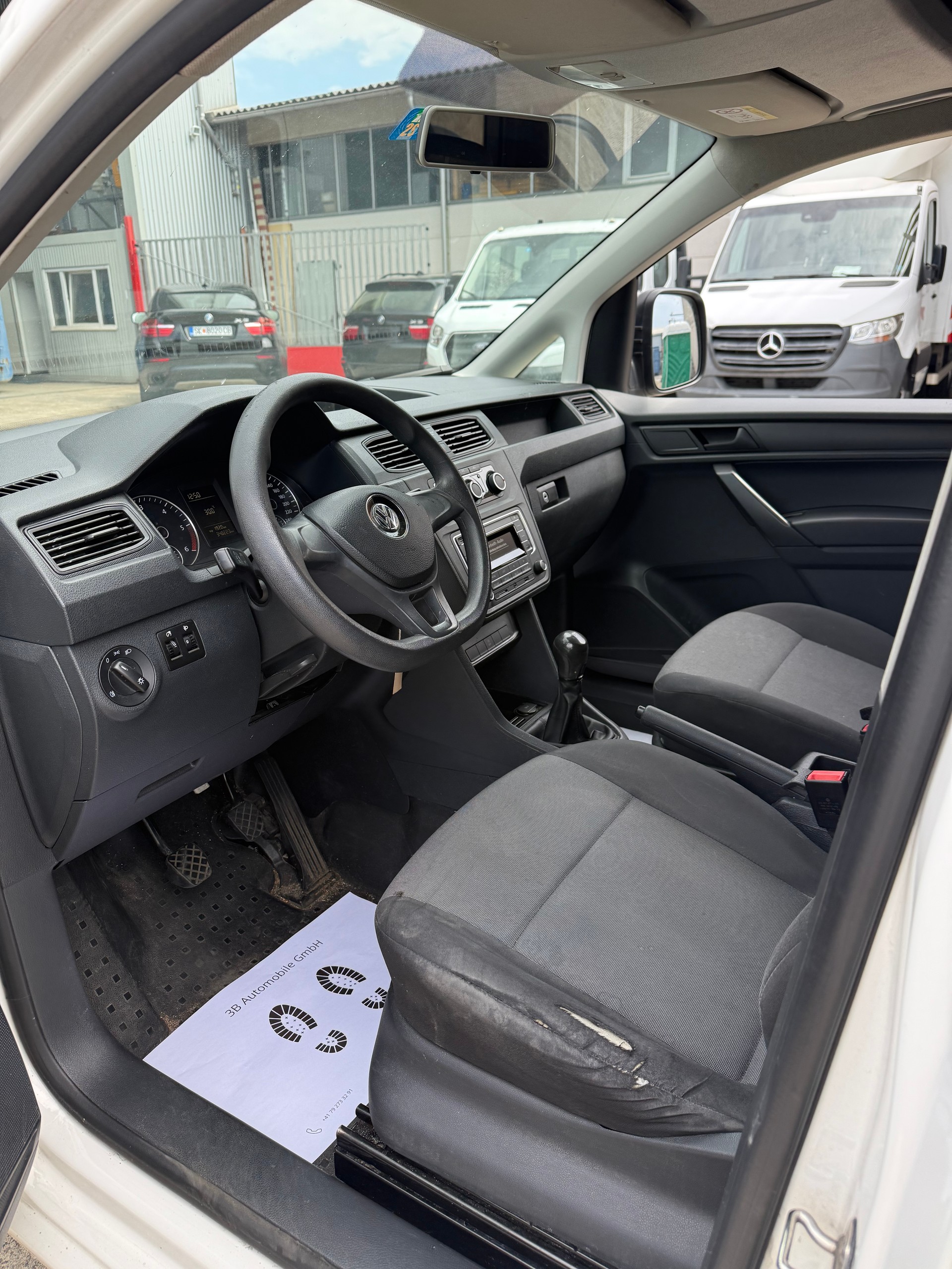 VW Caddy Maxi 2.0TDI BlueMotion Technology-image-6
