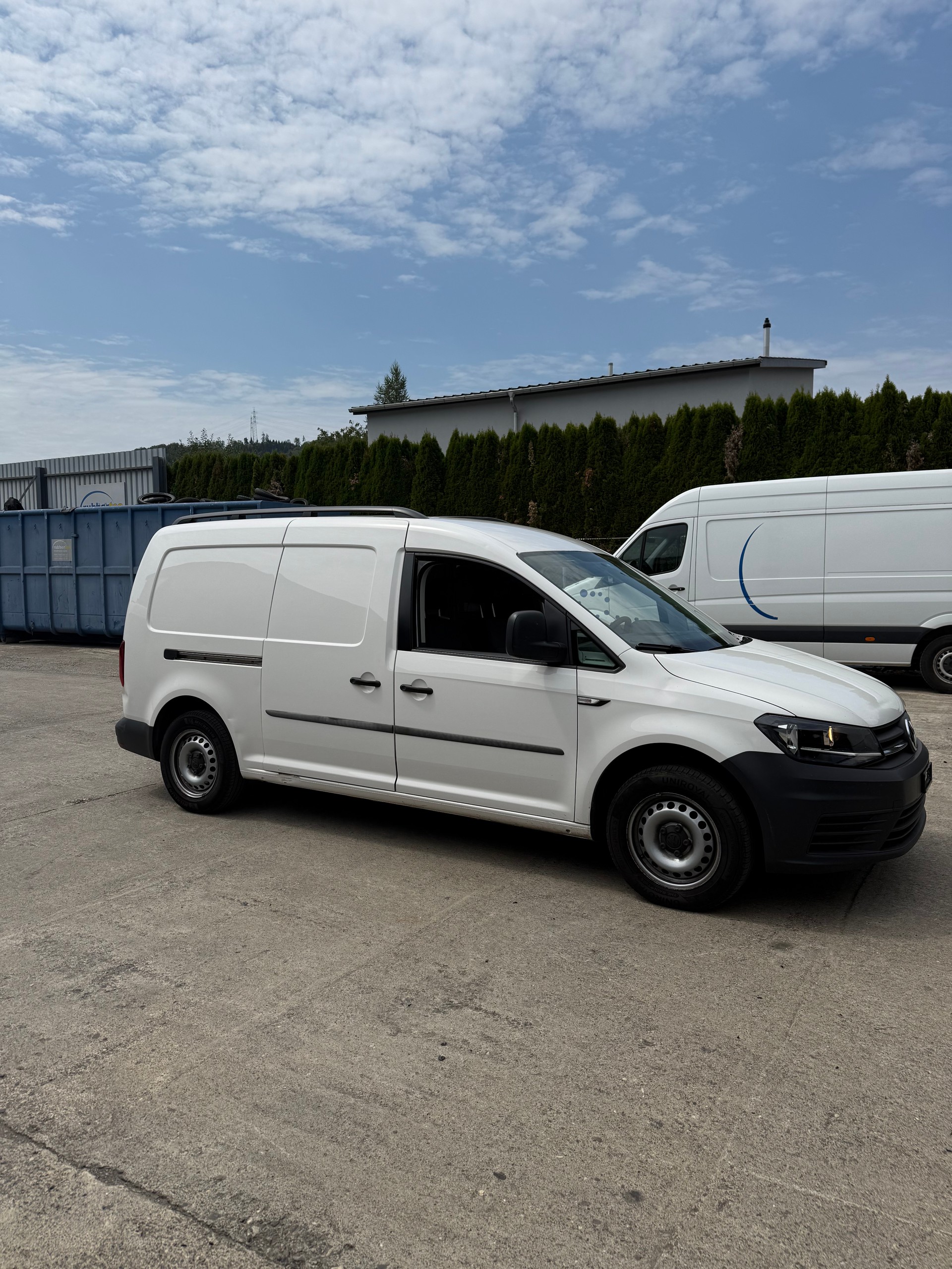 VW Caddy Maxi 2.0TDI BlueMotion Technology-image-5