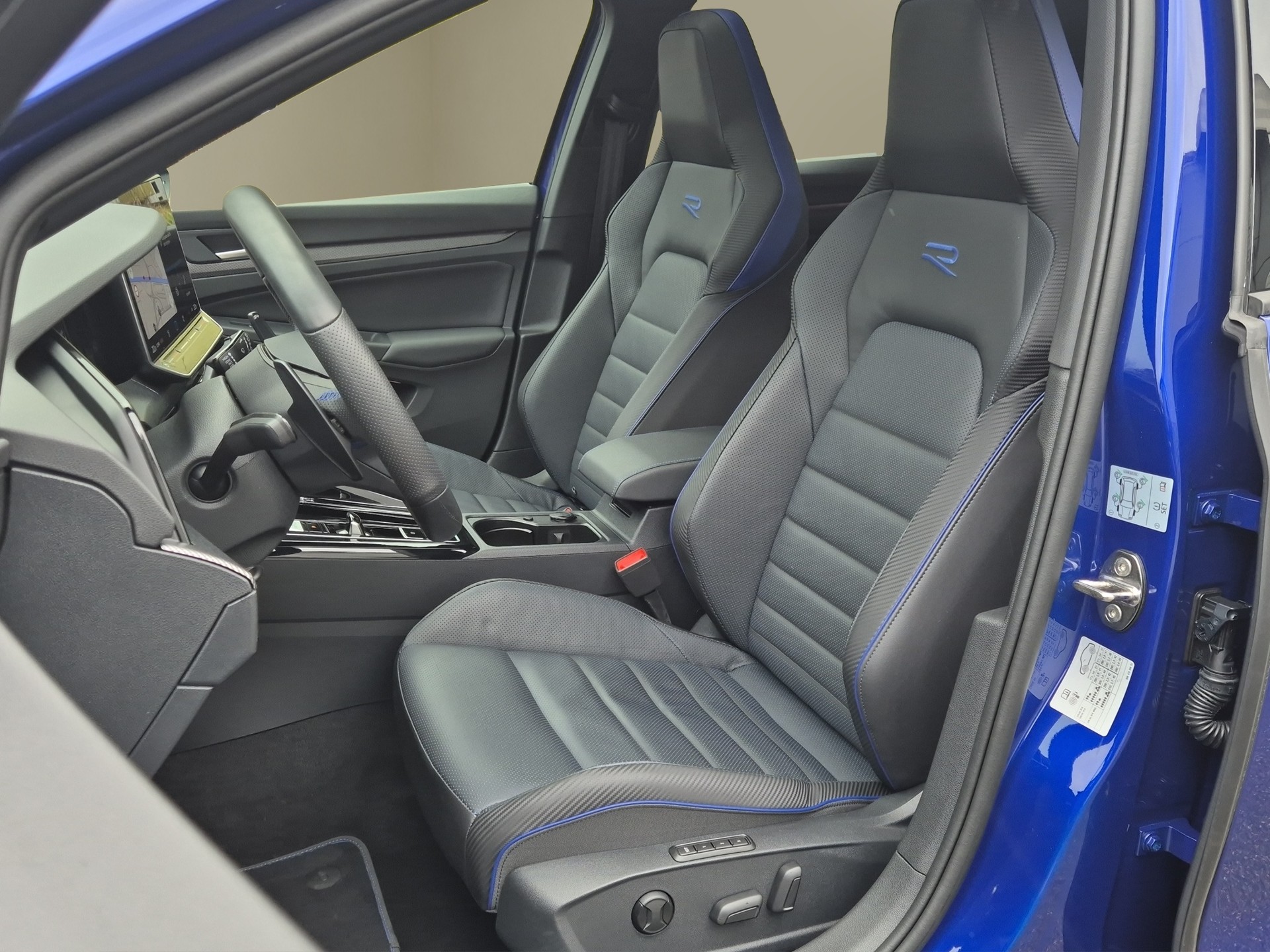 VW Golf 2.0 TSI R DSG 4 Motion-image-9