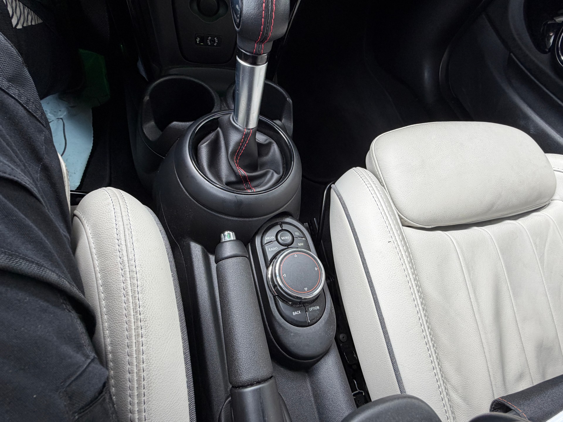 MINI Cooper S Steptronic-image-15