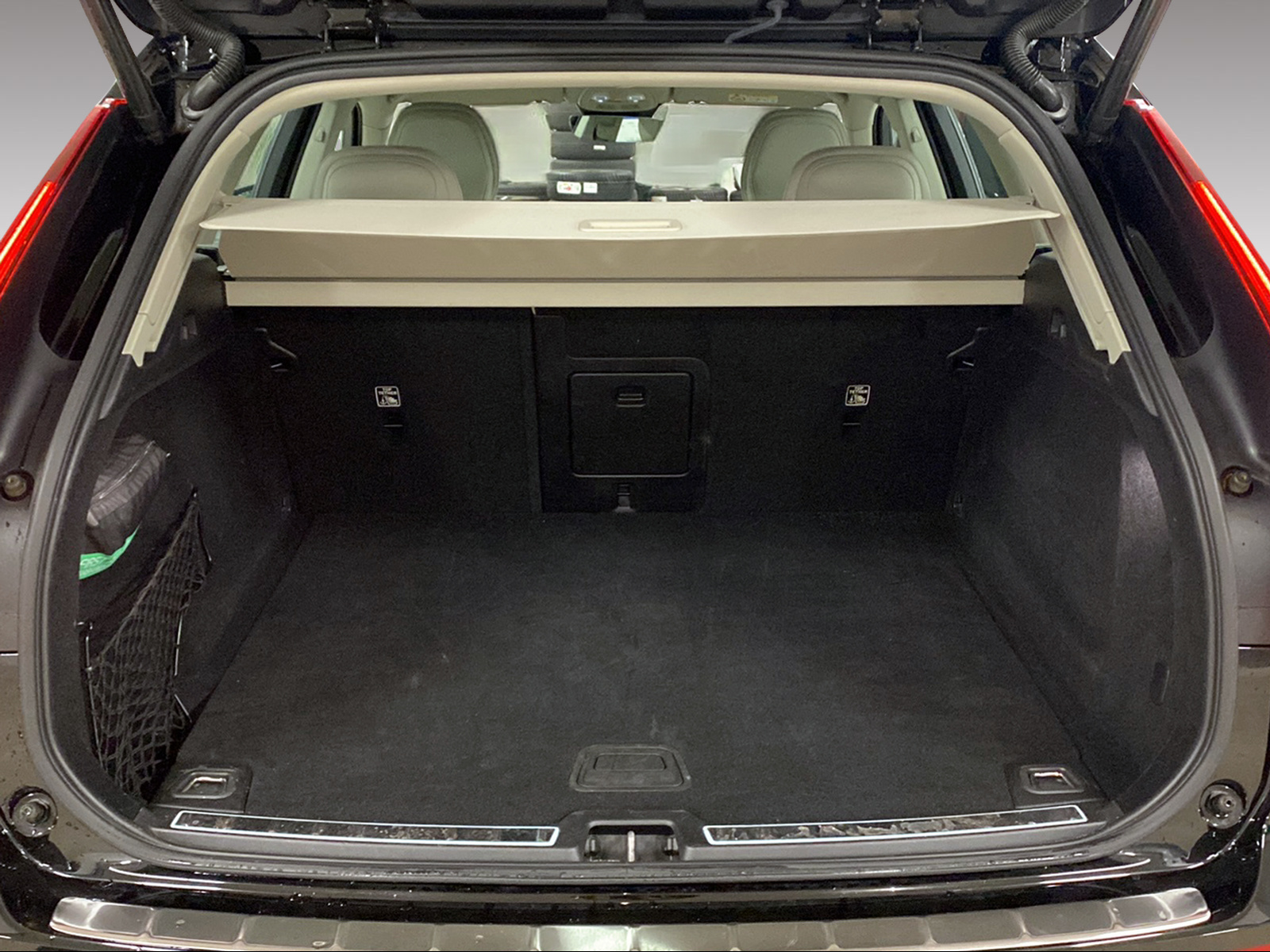 VOLVO XC60 2.0 B5 MH Plus Dark AWD-image-13