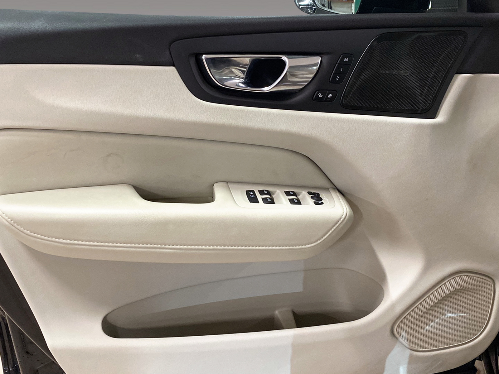 VOLVO XC60 2.0 B5 MH Plus Dark AWD-image-12