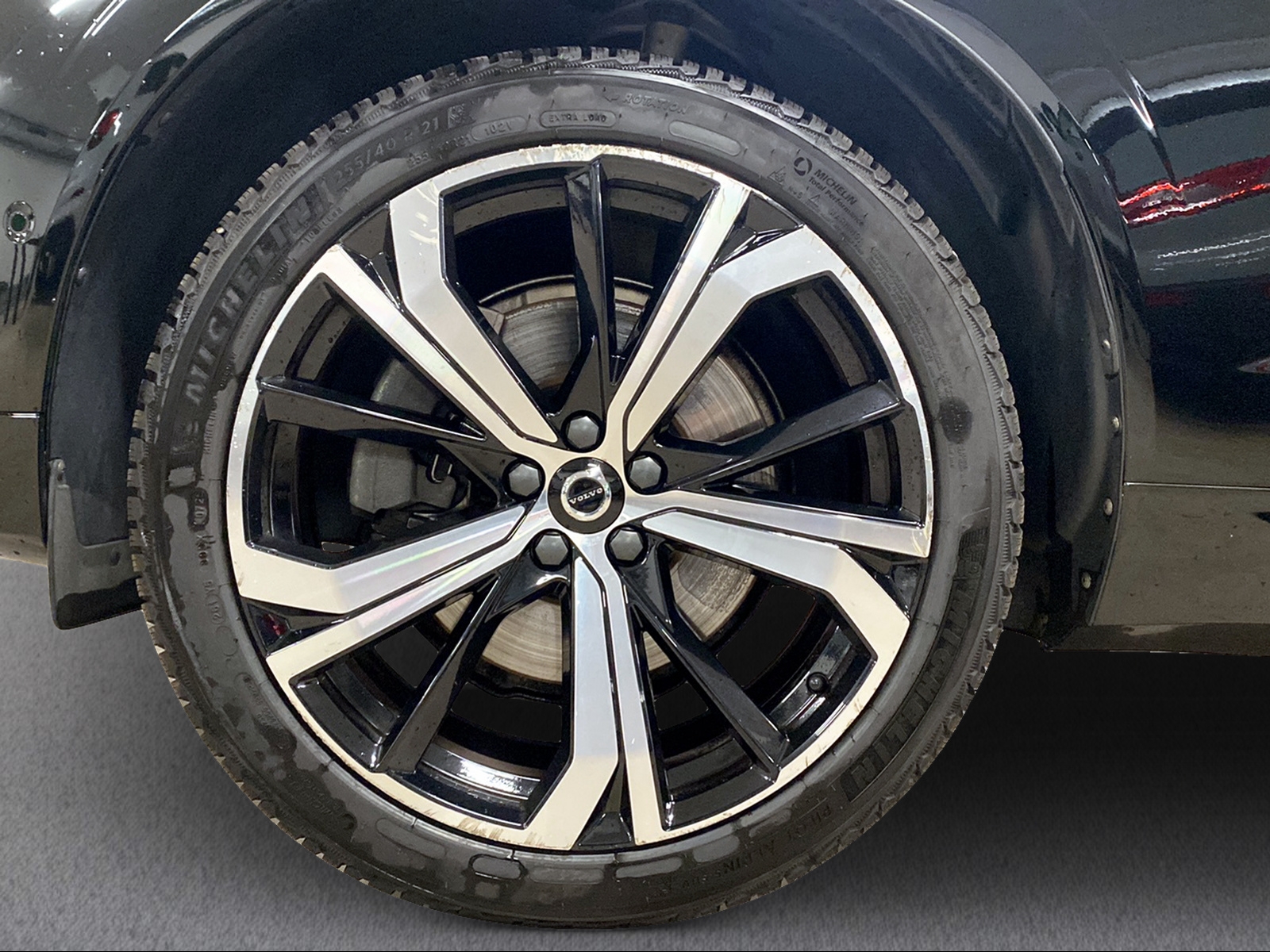 VOLVO XC60 2.0 B5 MH Plus Dark AWD-image-14