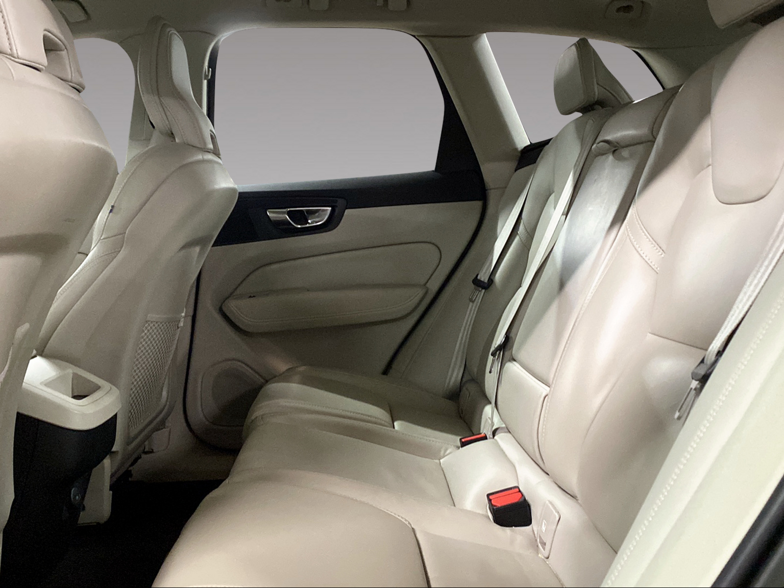 VOLVO XC60 2.0 B5 MH Plus Dark AWD-image-11