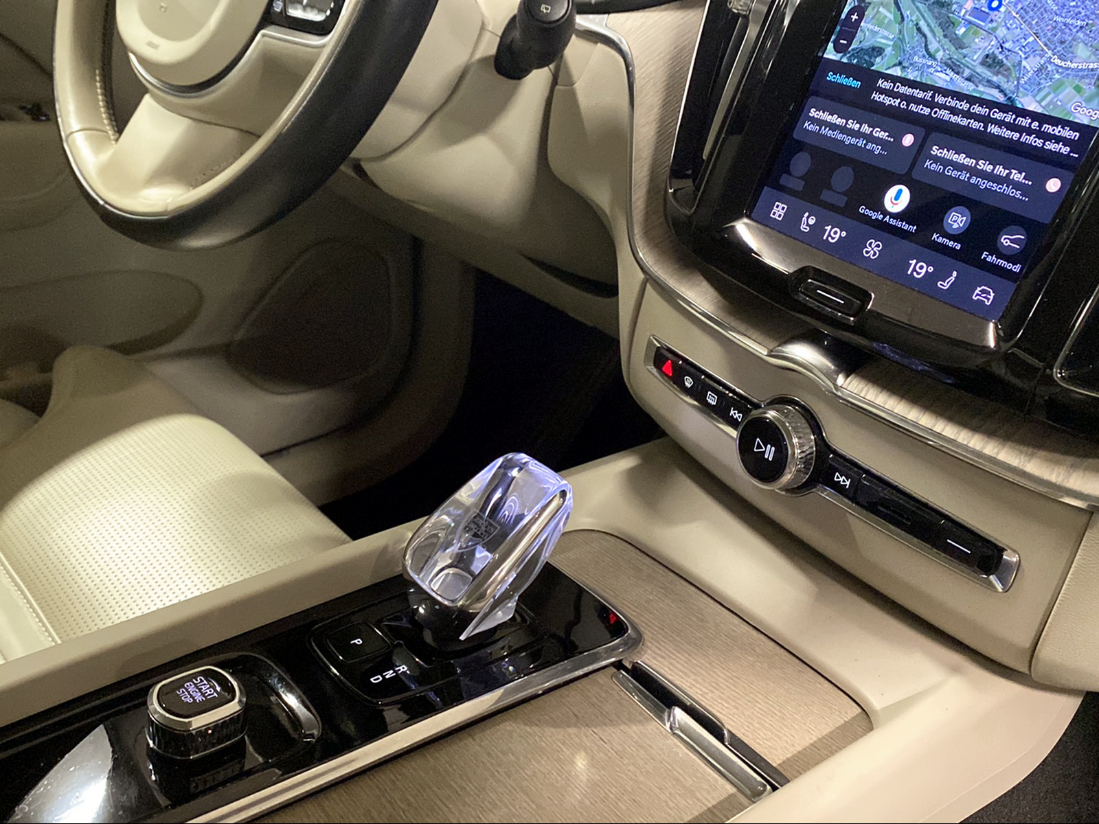 VOLVO XC60 2.0 B5 MH Plus Dark AWD-image-8
