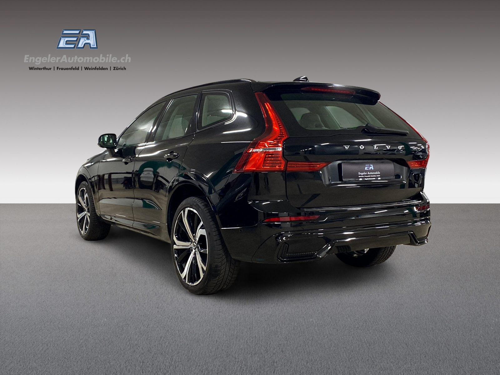 VOLVO XC60 2.0 B5 MH Plus Dark AWD-image-4