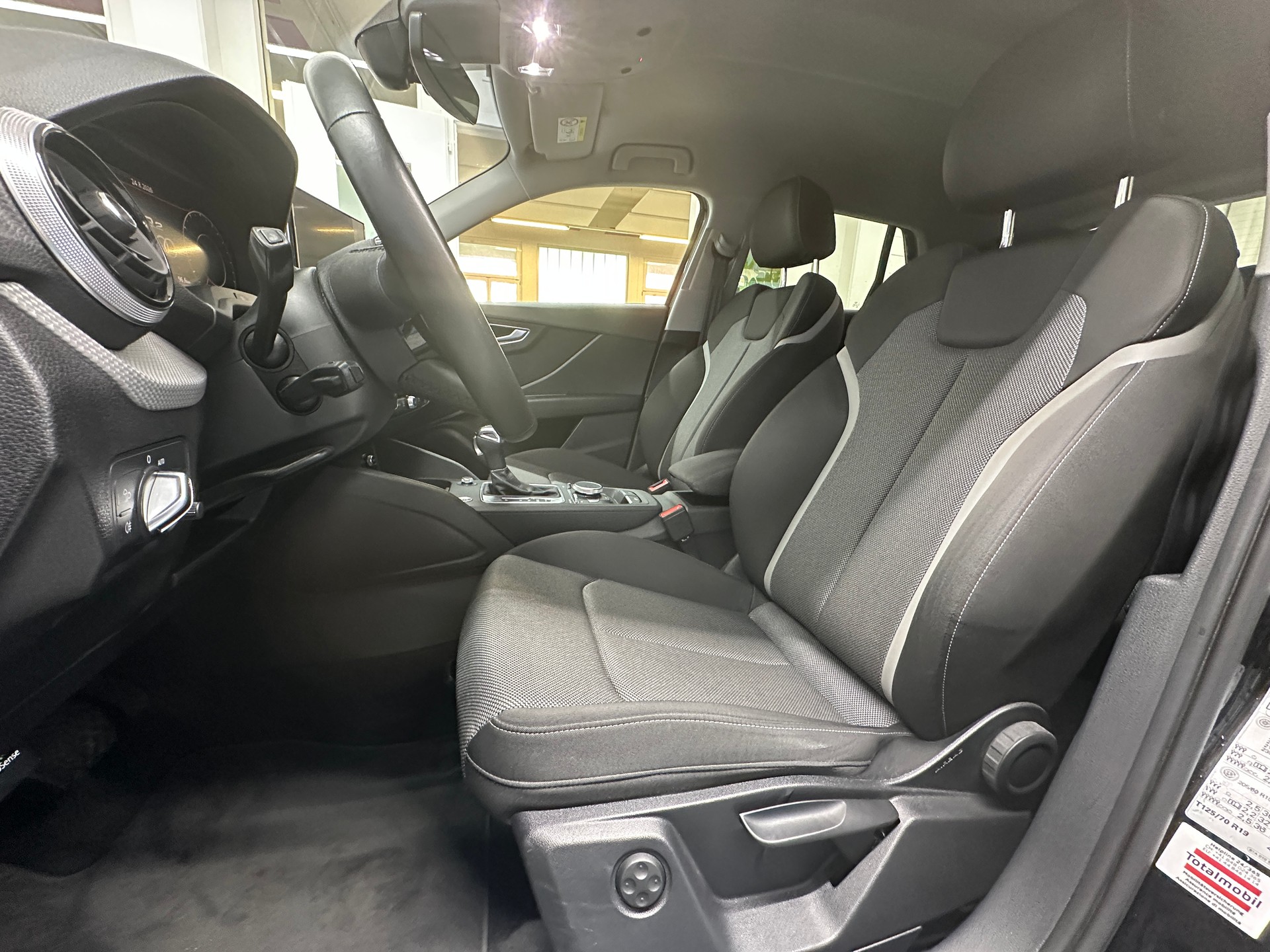 AUDI Q2 35 TFSI S line S-tronic-image-6