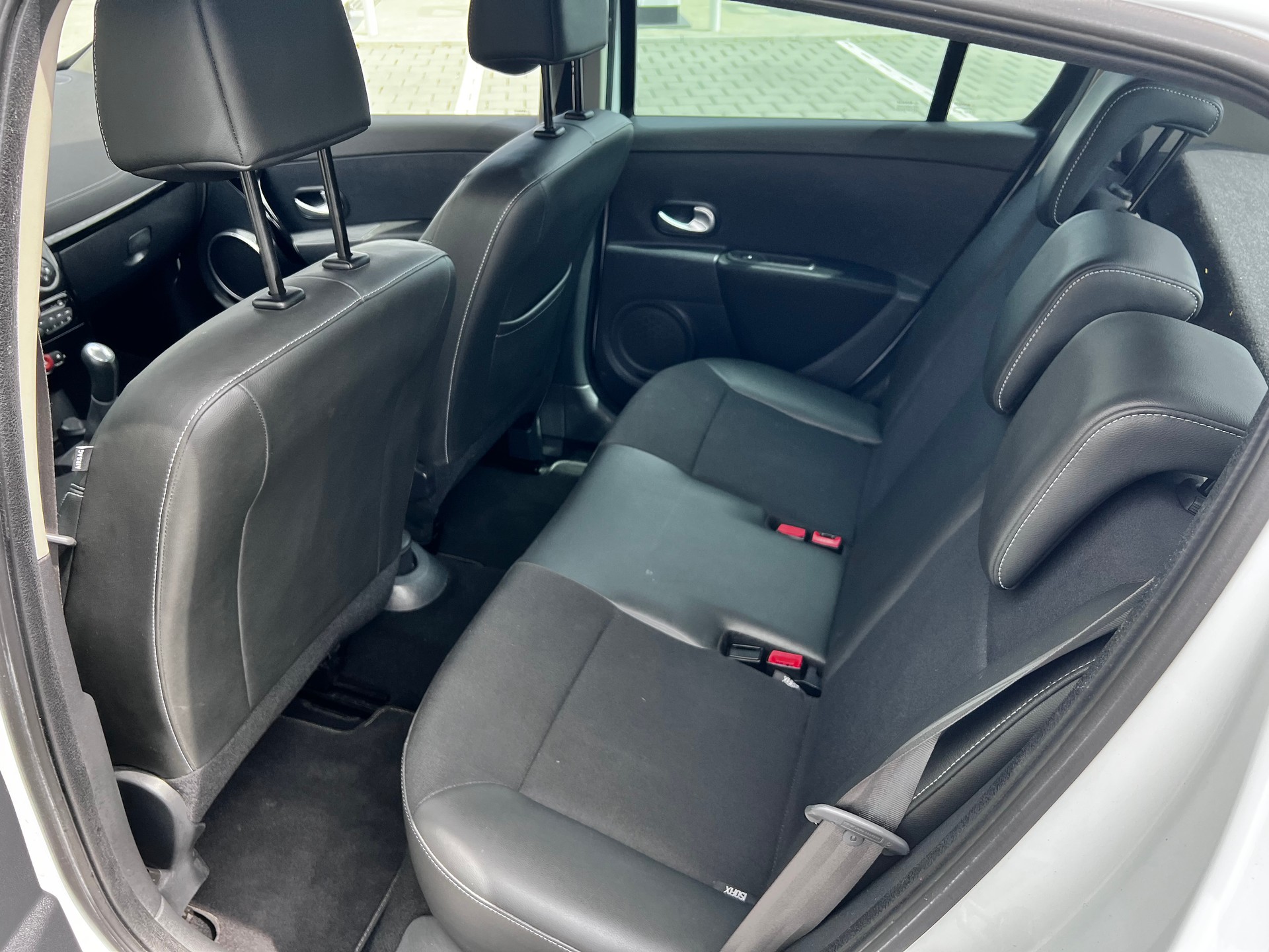 RENAULT Clio 1.2 16V Turbo S-image-12