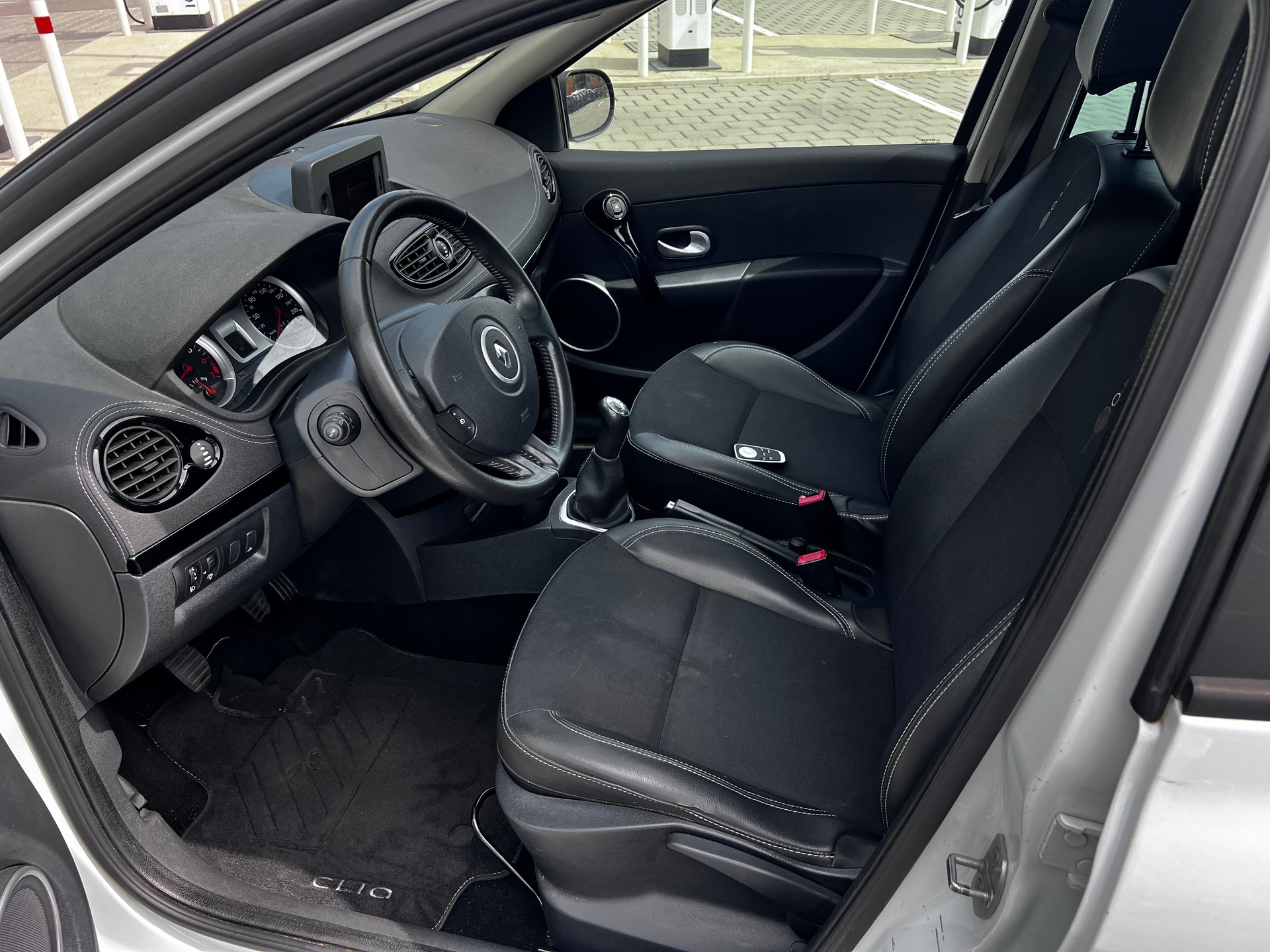 RENAULT Clio 1.2 16V Turbo S-image-8