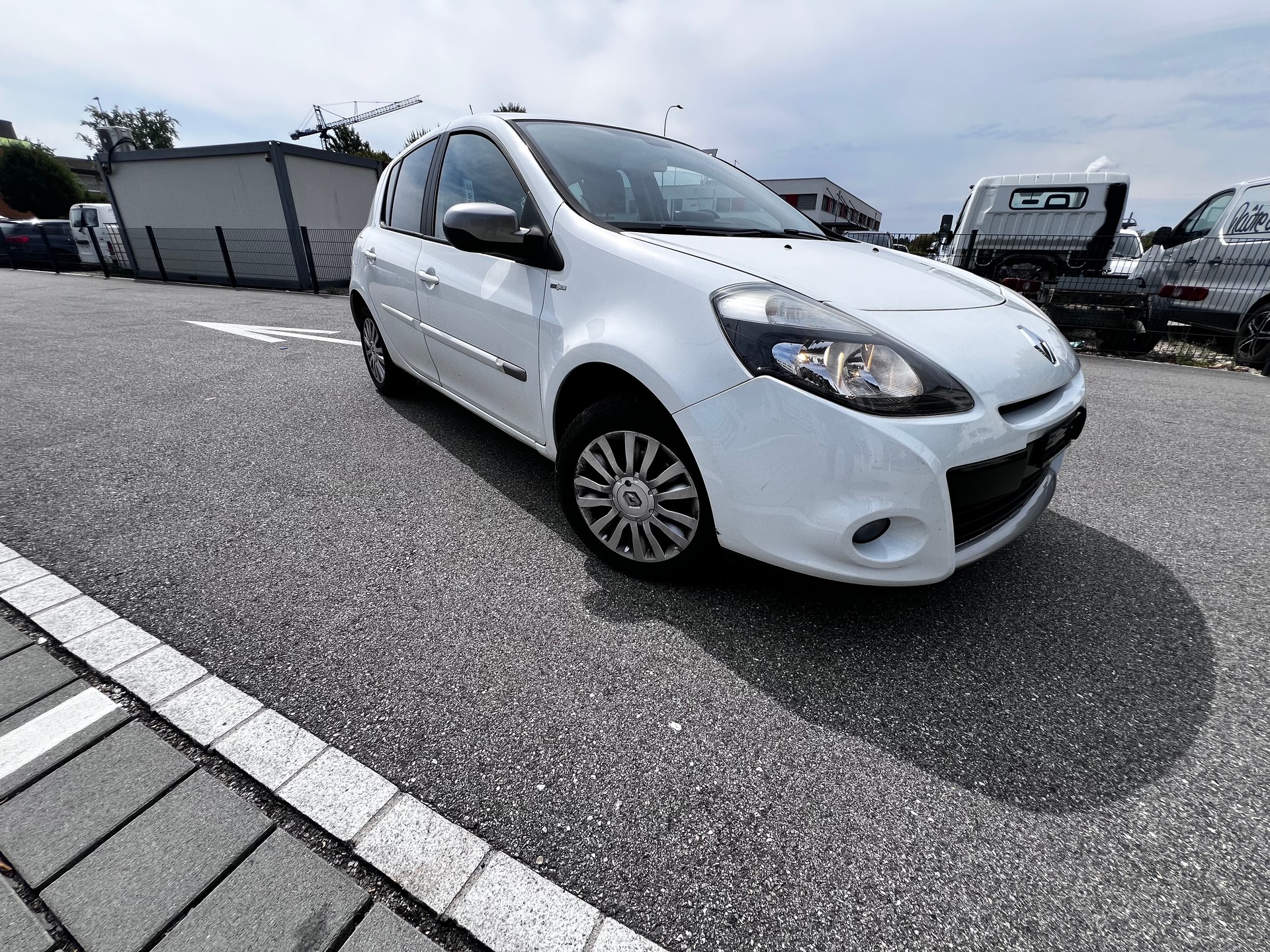 RENAULT Clio 1.2 16V Turbo S-image-2
