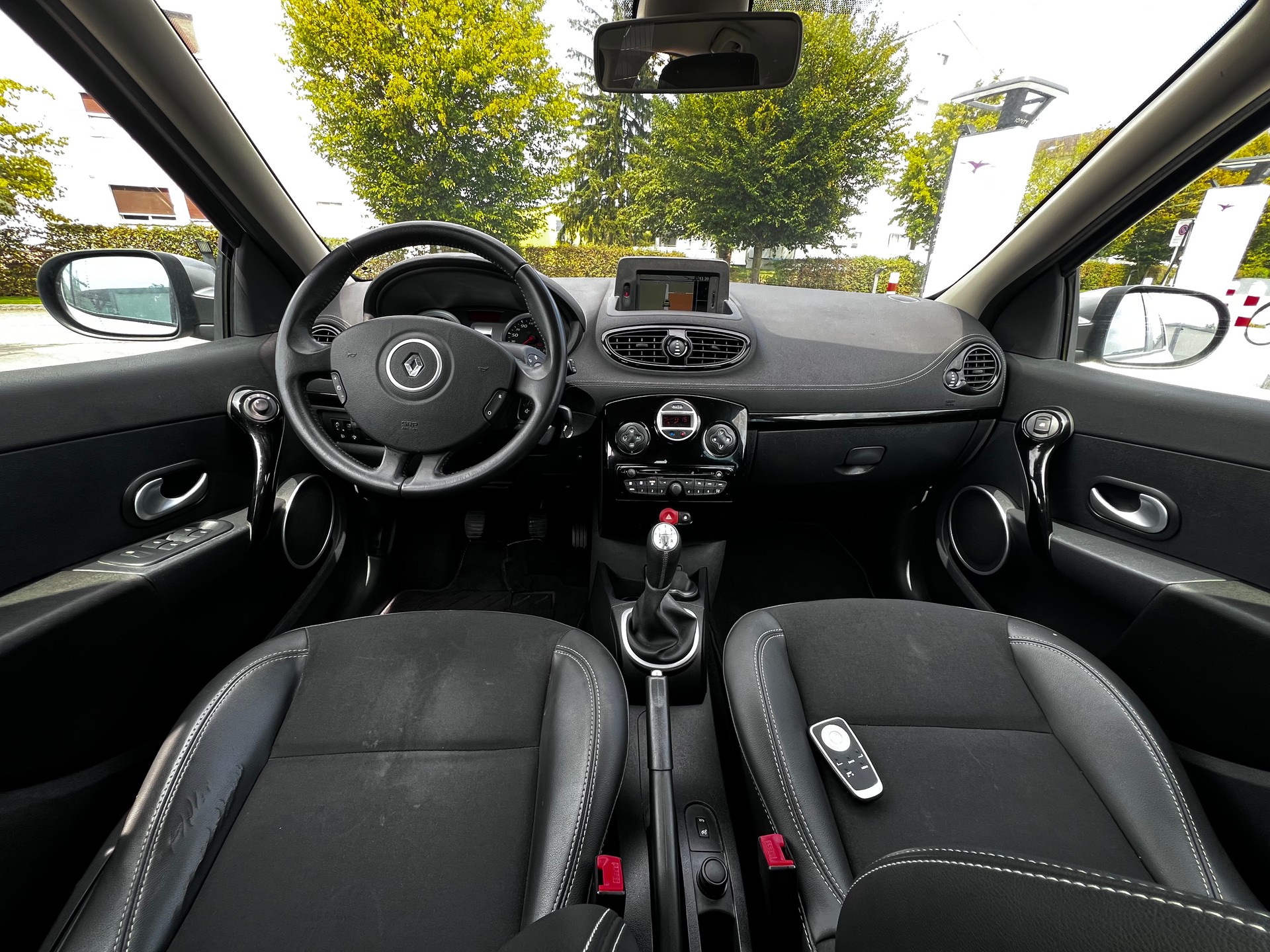 RENAULT Clio 1.2 16V Turbo S-image-10