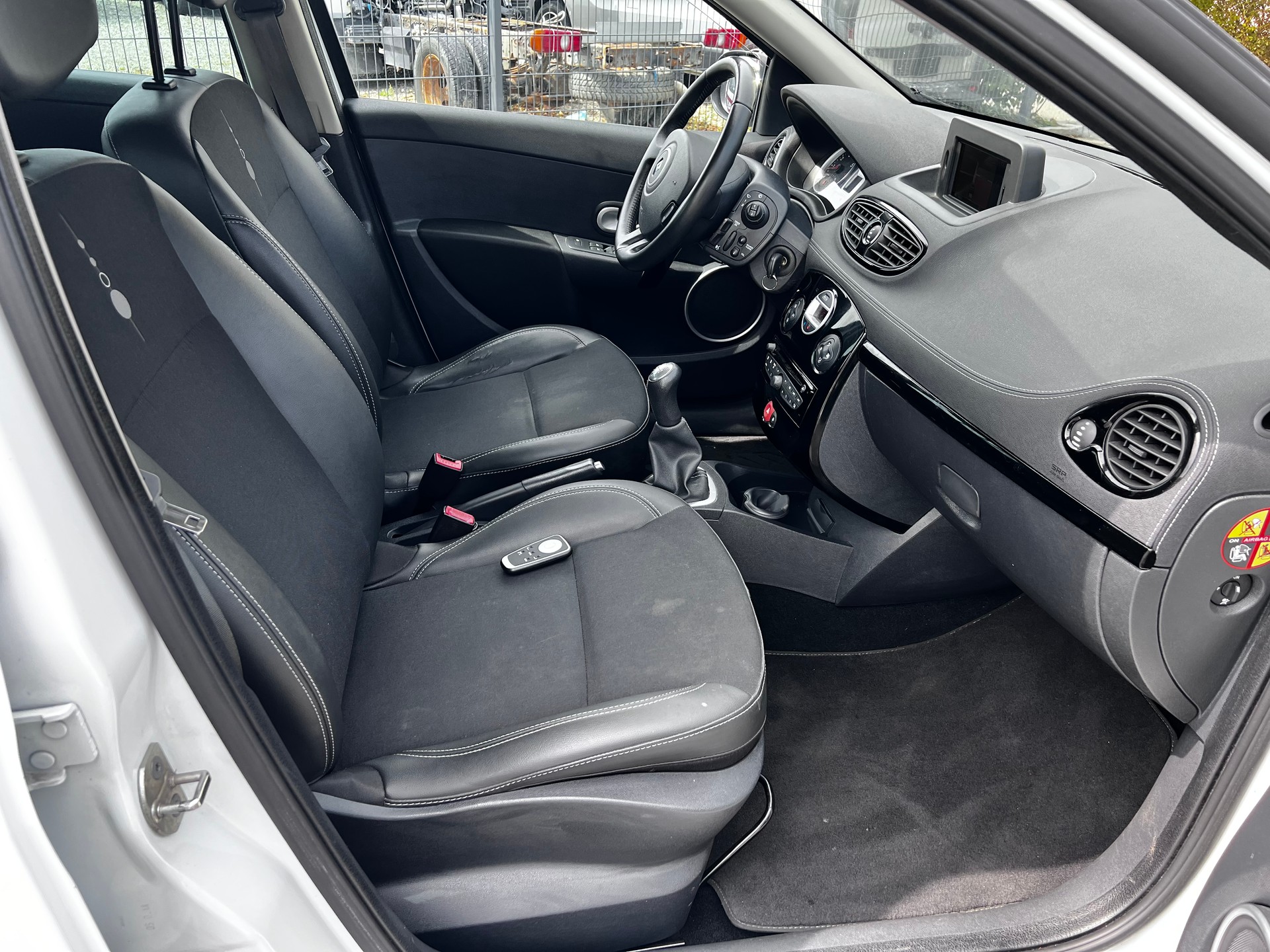 RENAULT Clio 1.2 16V Turbo S-image-9