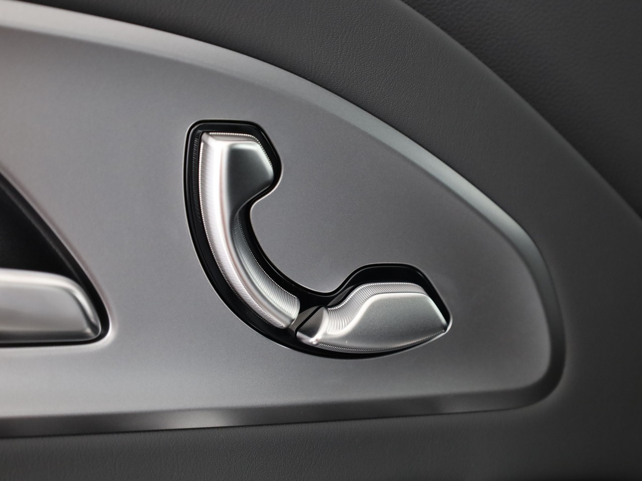 MERCEDES-BENZ GLB 220 4Matic 8G-Tronic-image-18