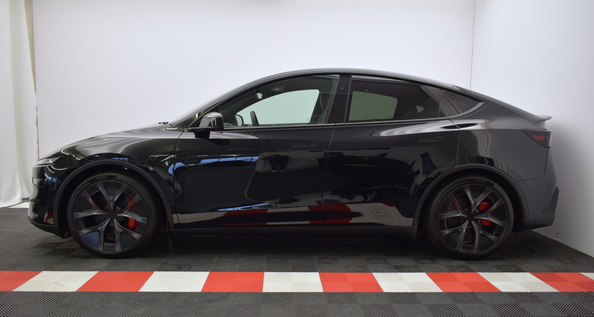 TESLA Model Y Performance AWD 626PS, Neuwagen, CH Typenschein "diamond black"-image-7