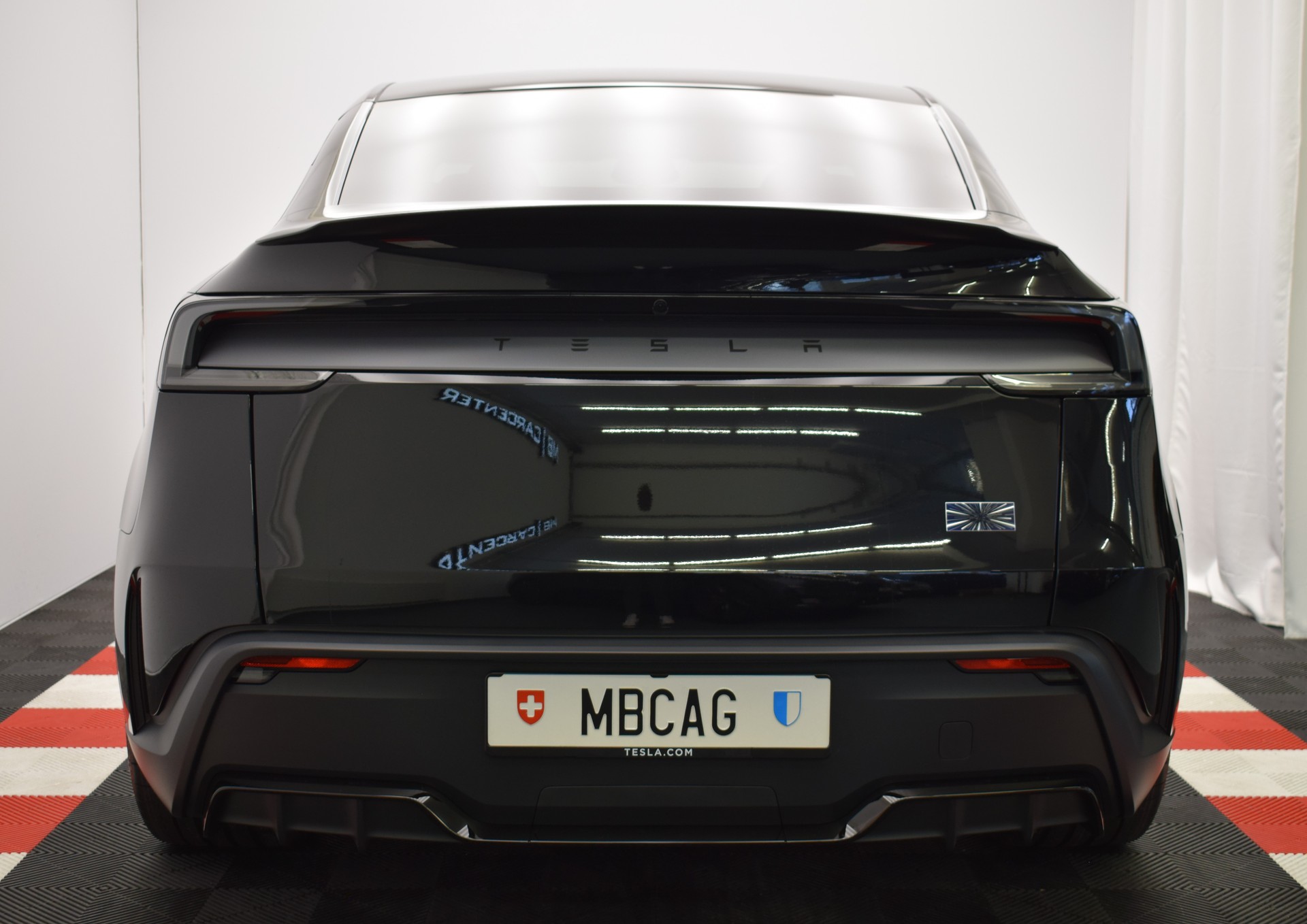 TESLA Model Y Performance AWD 626PS, Neuwagen, CH Typenschein "diamond black"-image-10