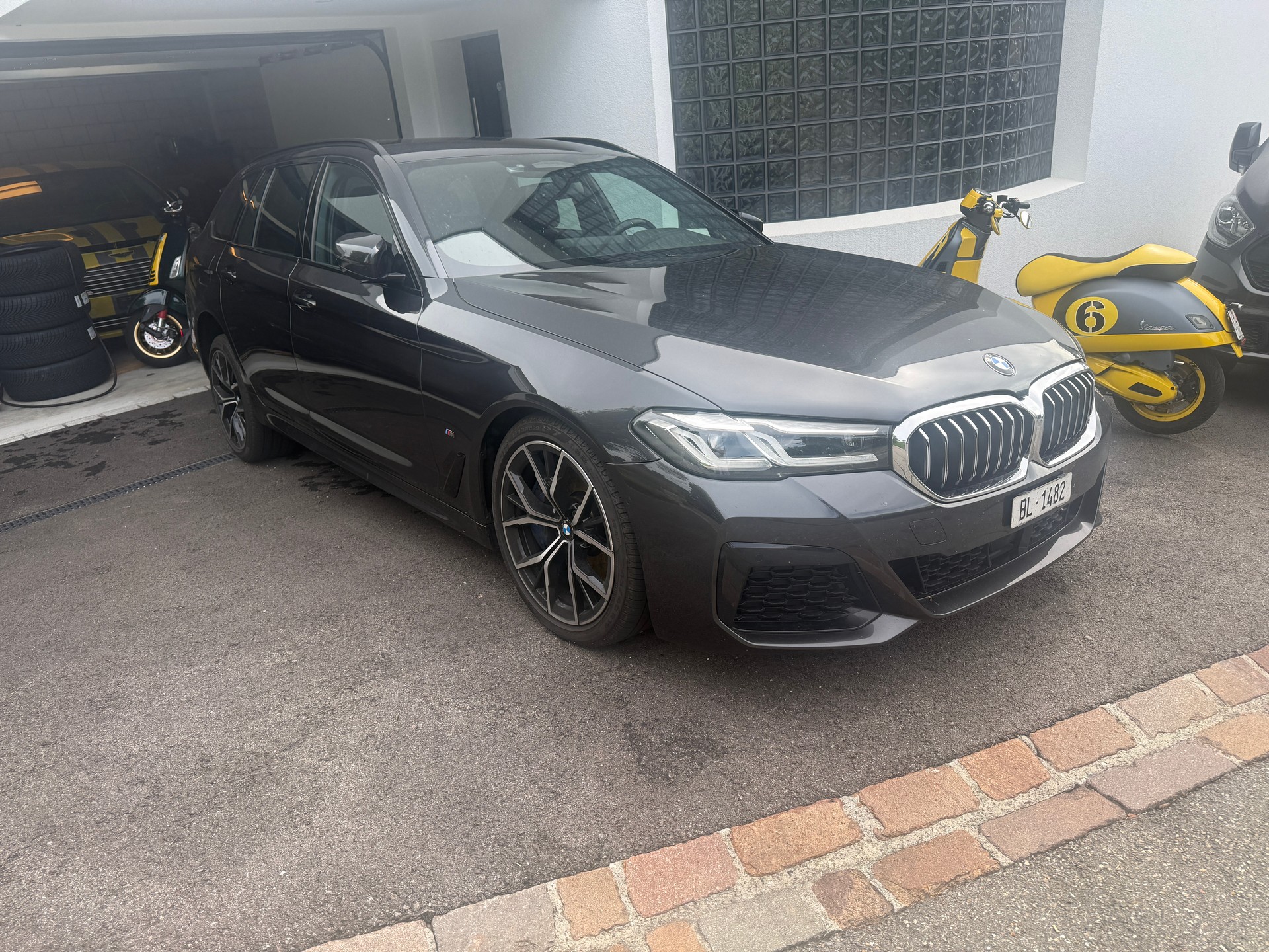 BMW 530d SDrive 48V Touring M Sport Steptronic-image-1
