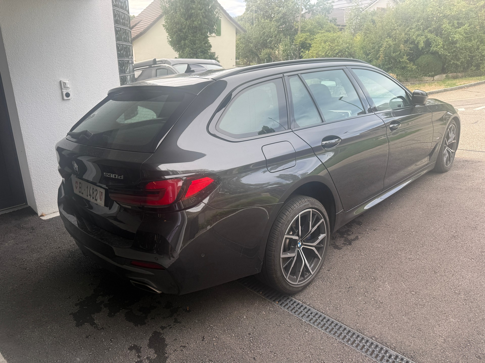BMW 530d SDrive 48V Touring M Sport Steptronic-image-2