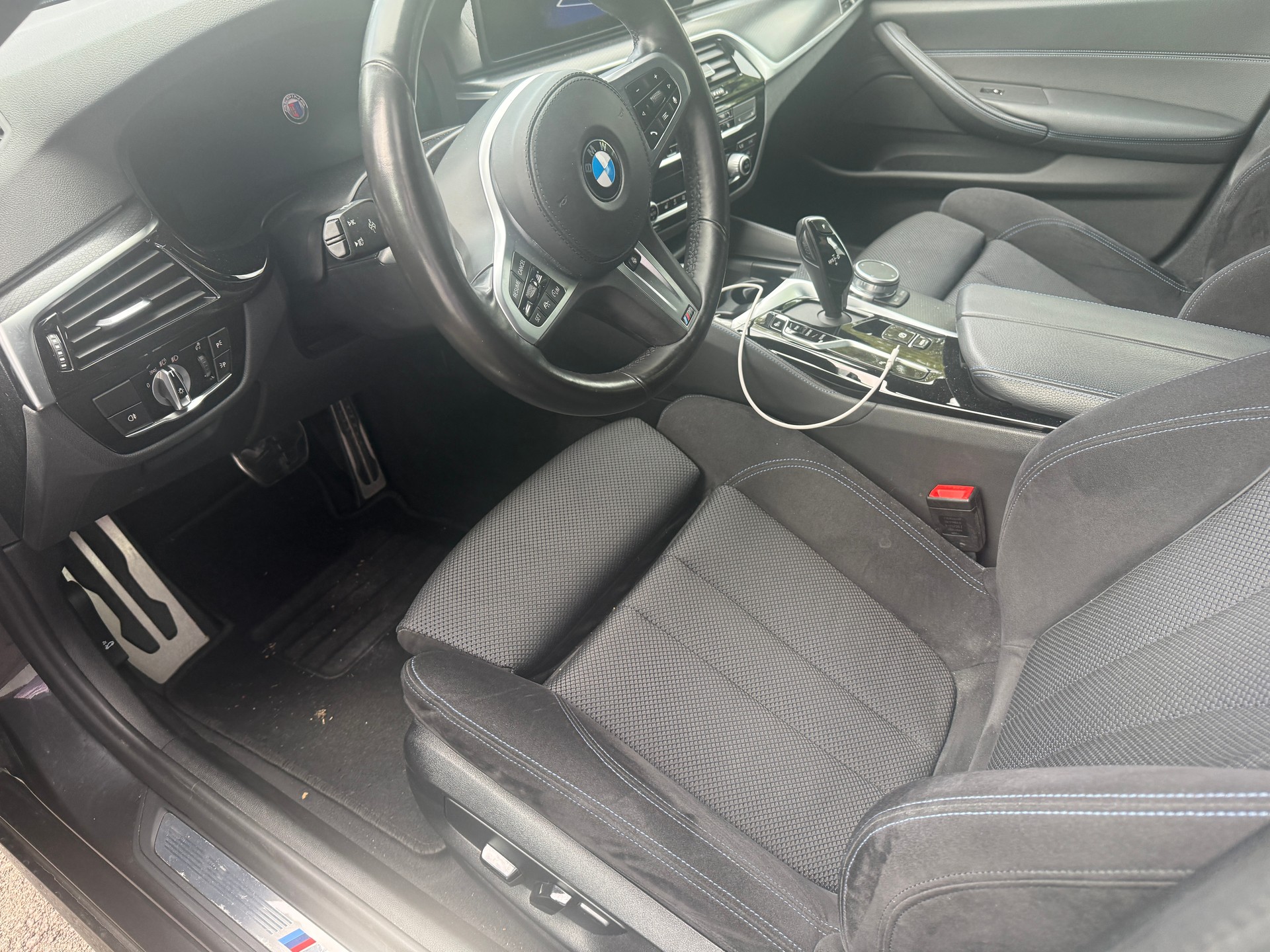 BMW 530d SDrive 48V Touring M Sport Steptronic-image-3