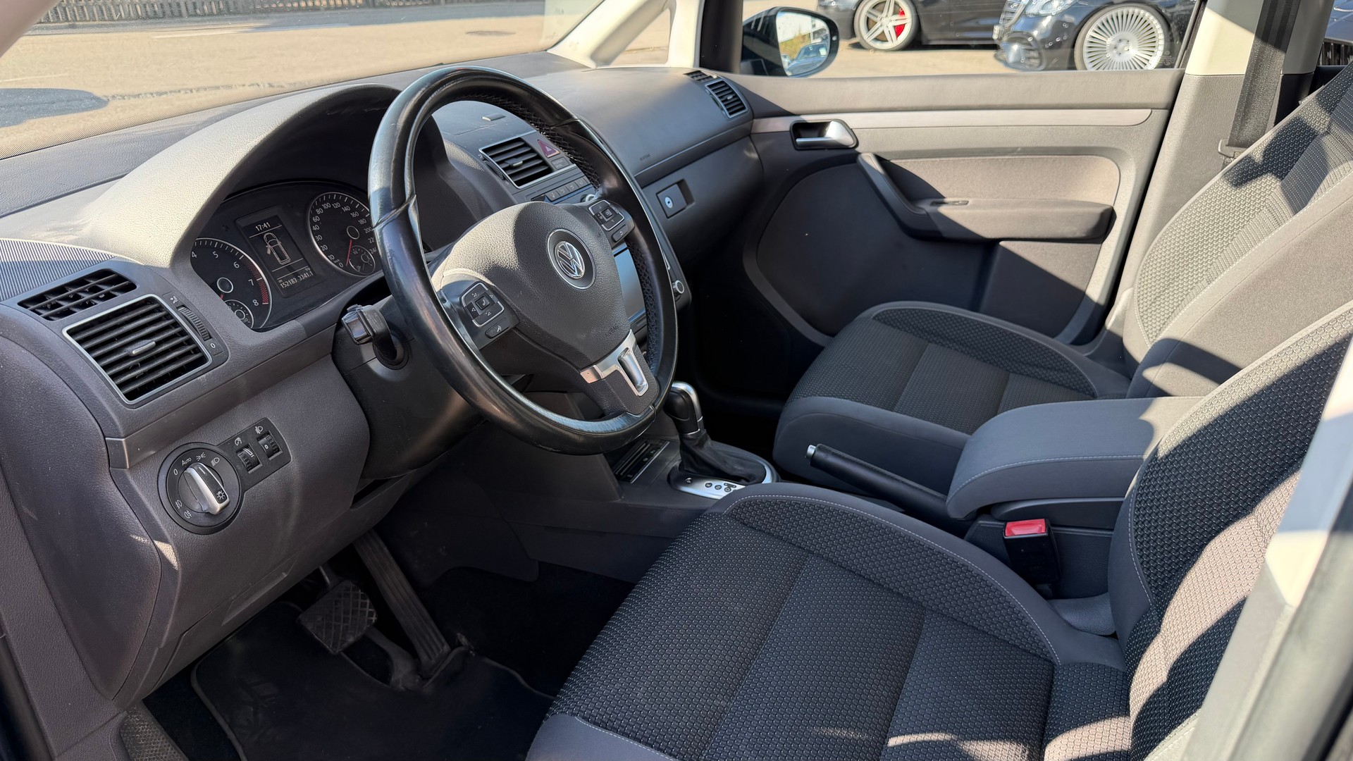 VW Touran 1.4 TSI Comfortline DSG-image-12