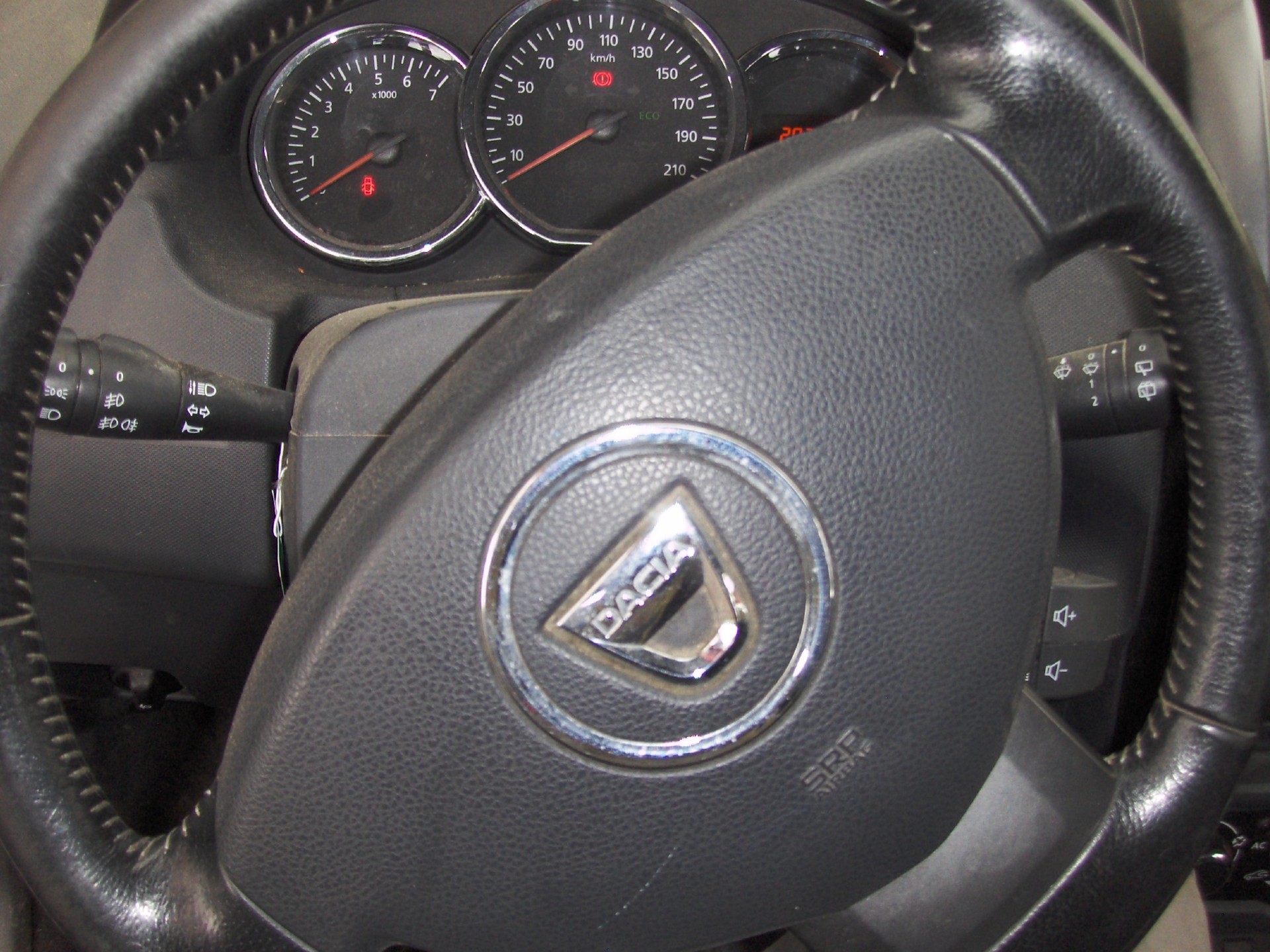 DACIA Duster 1.6 Lauréate 4x4-image-8