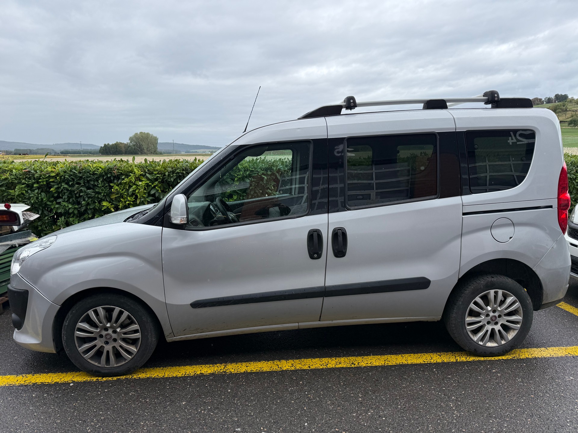 FIAT Doblò 2.0 JTD Emotion-image-0