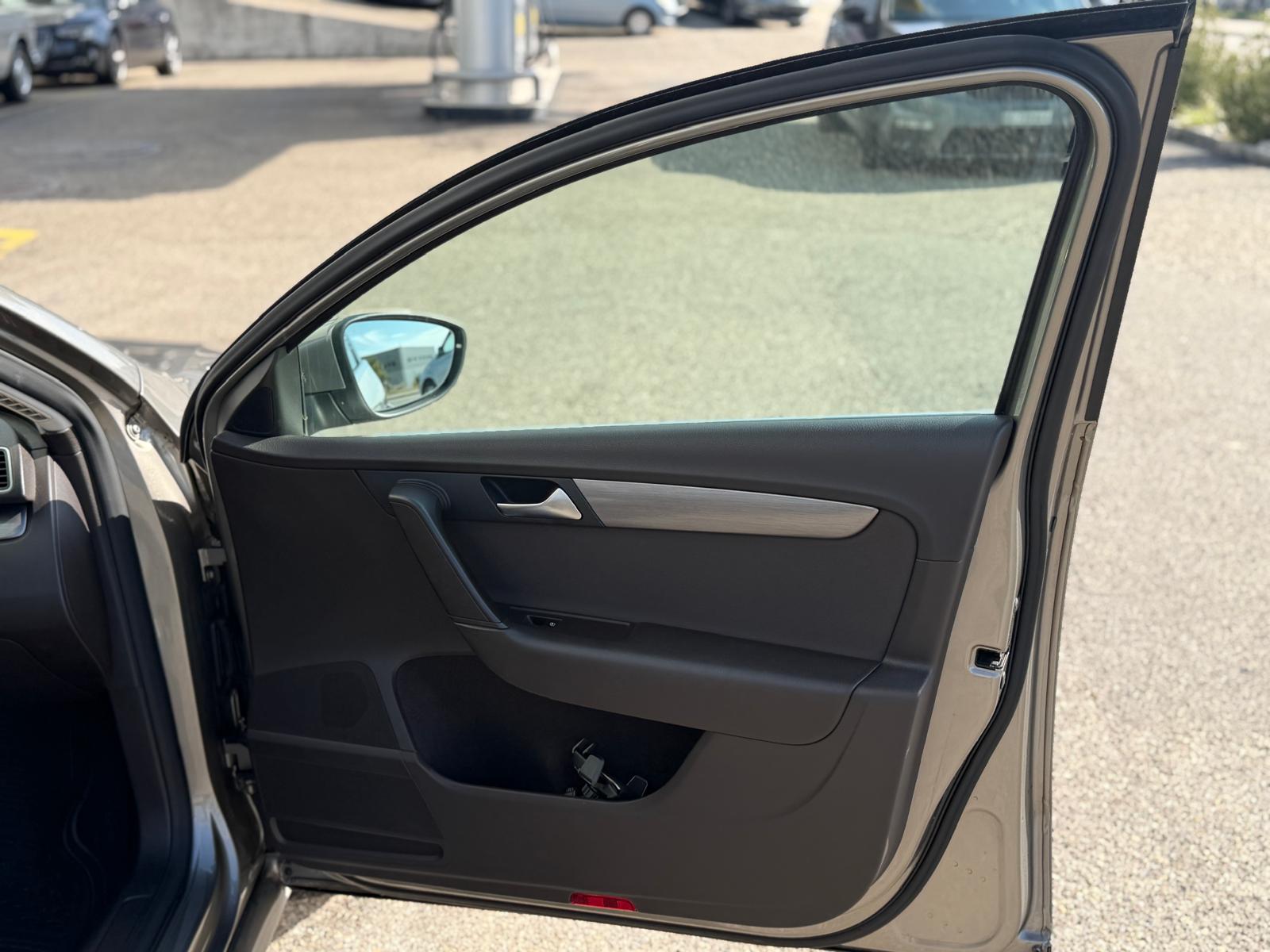 VW Passat 2.0 TDI BlueMotion Technology Comfortline-image-10