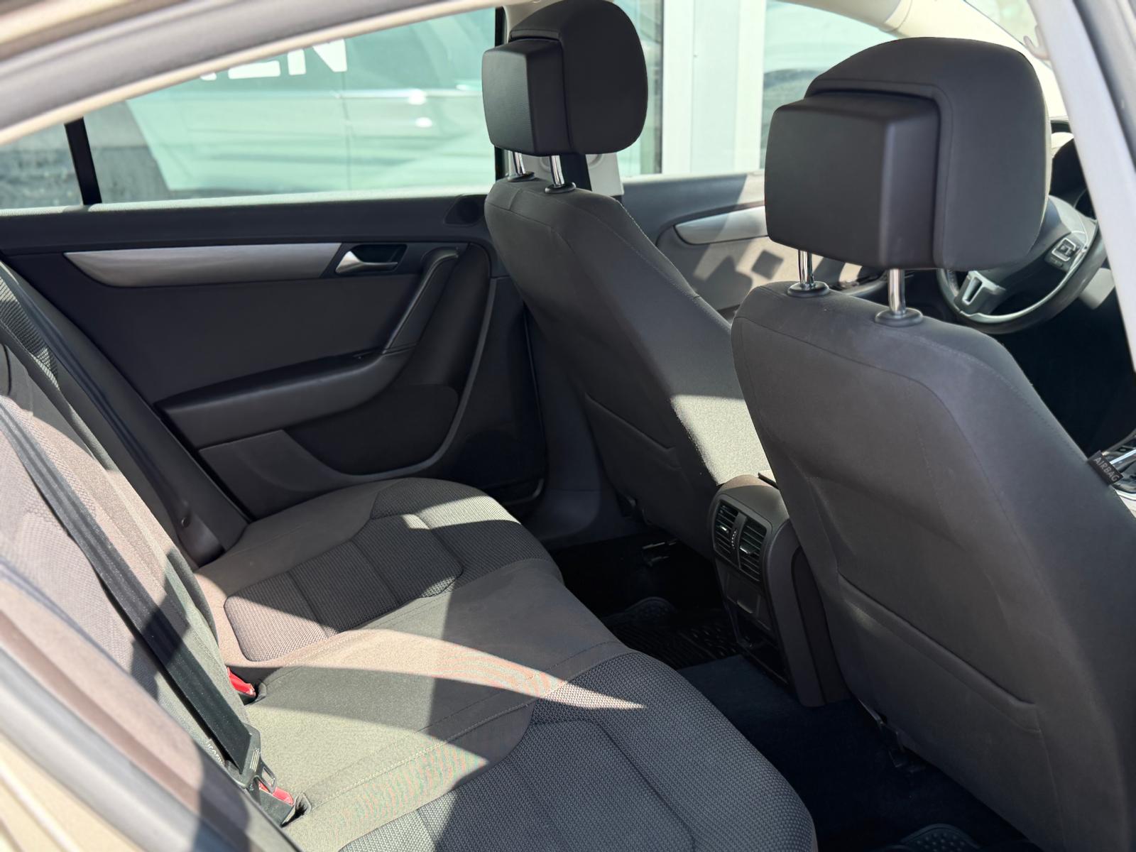 VW Passat 2.0 TDI BlueMotion Technology Comfortline-image-15