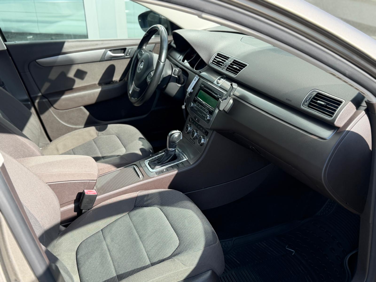 VW Passat 2.0 TDI BlueMotion Technology Comfortline-image-11
