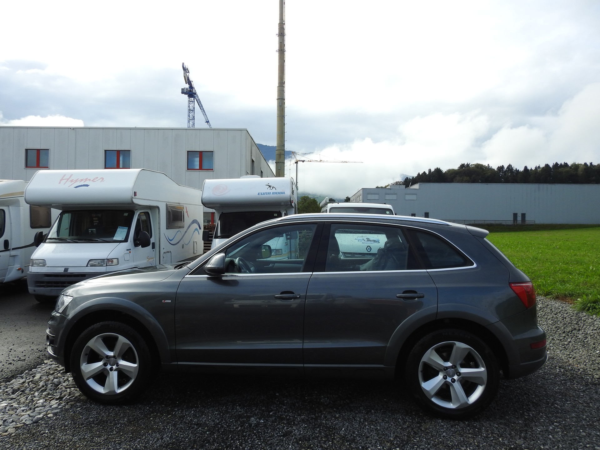 AUDI Q5 2.0 TDI quattro S-Line-image-2