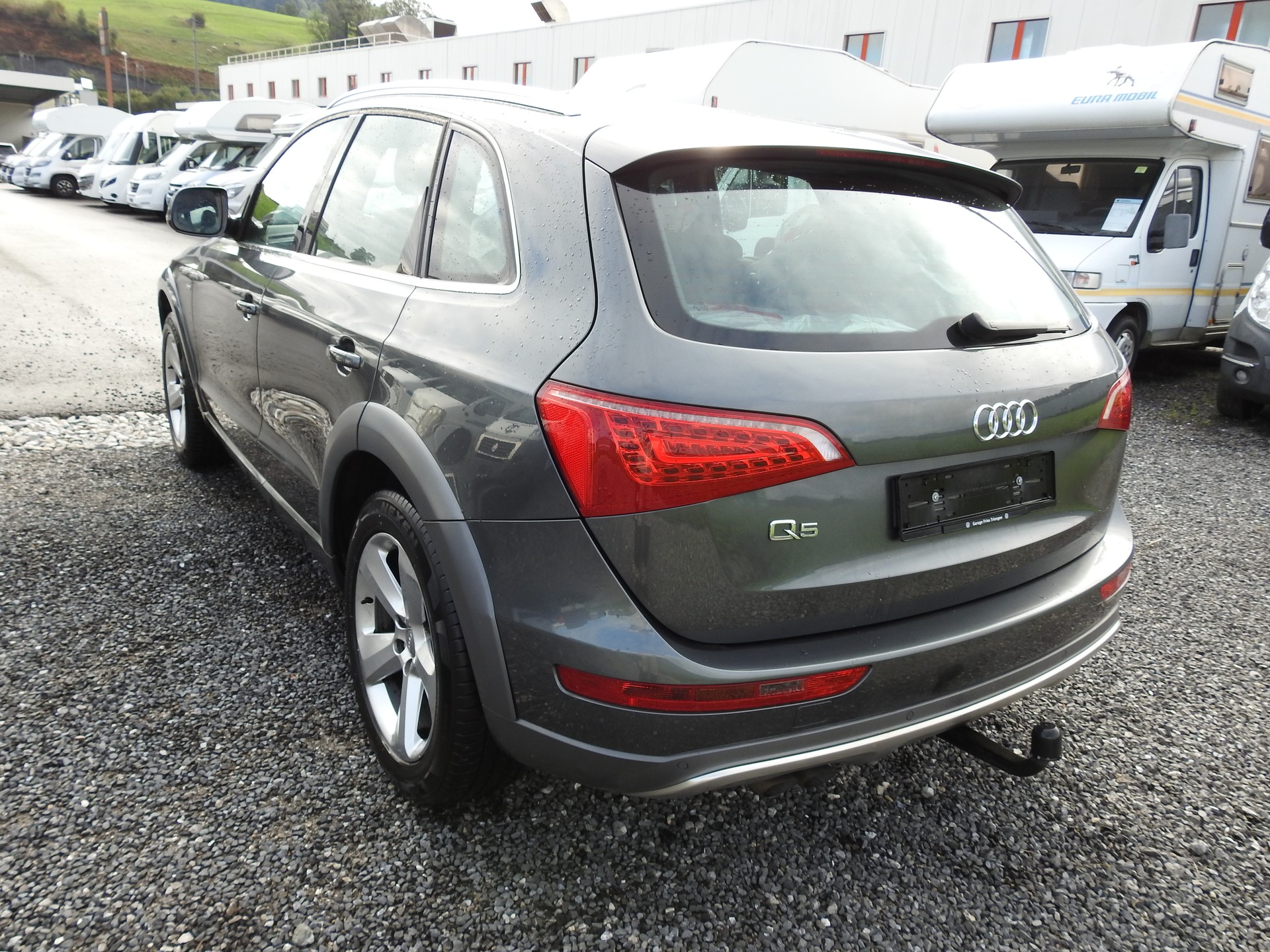 AUDI Q5 2.0 TDI quattro S-Line-image-3