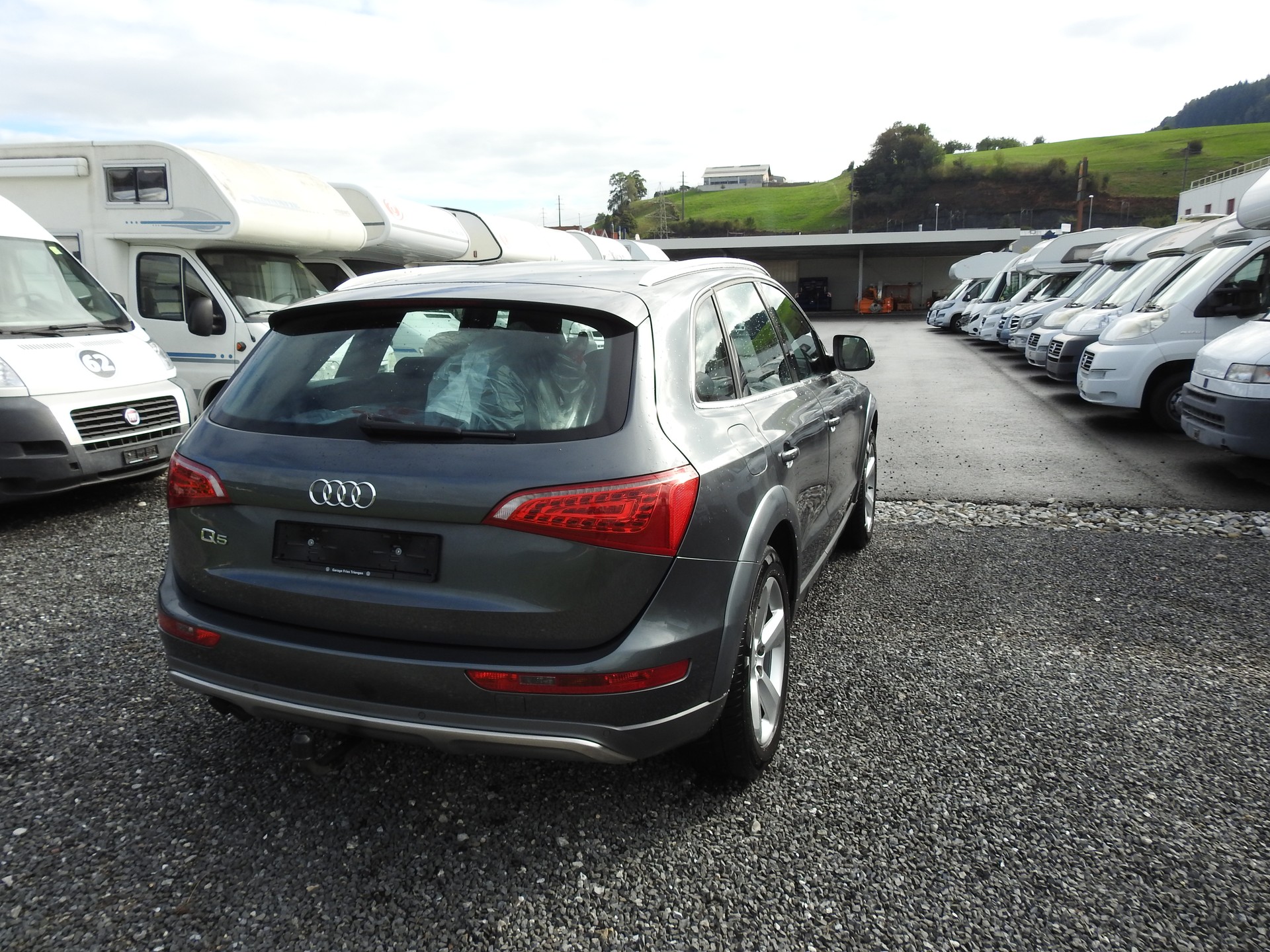 AUDI Q5 2.0 TDI quattro S-Line-image-5