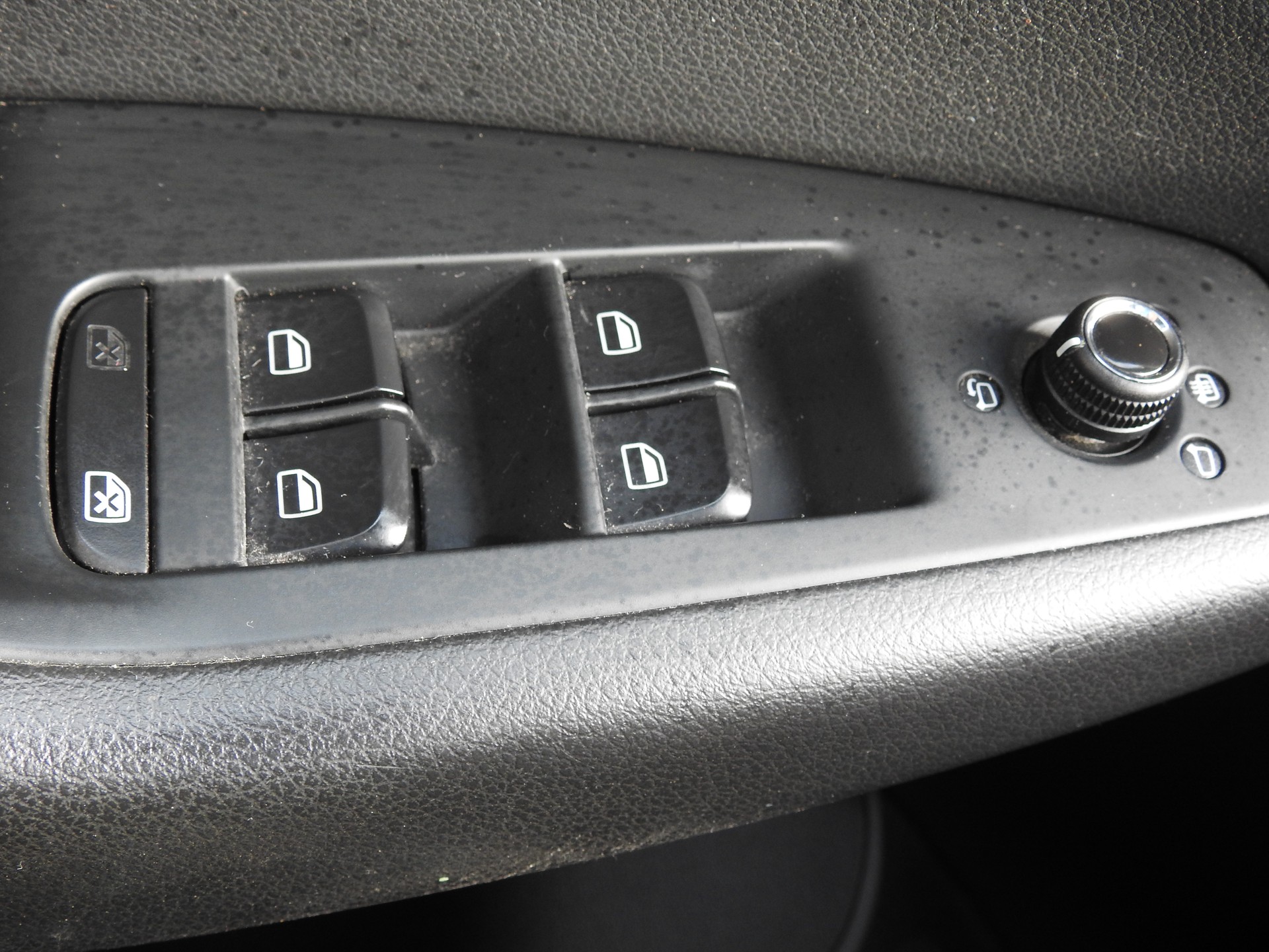 AUDI Q5 2.0 TDI quattro S-Line-image-25
