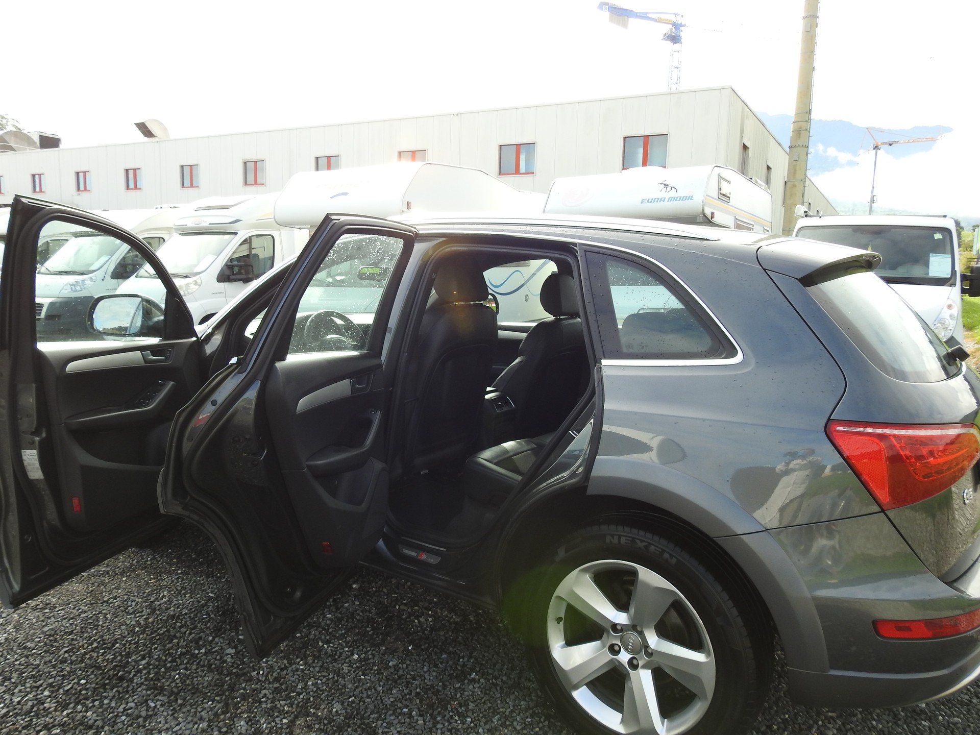 AUDI Q5 2.0 TDI quattro S-Line-image-14