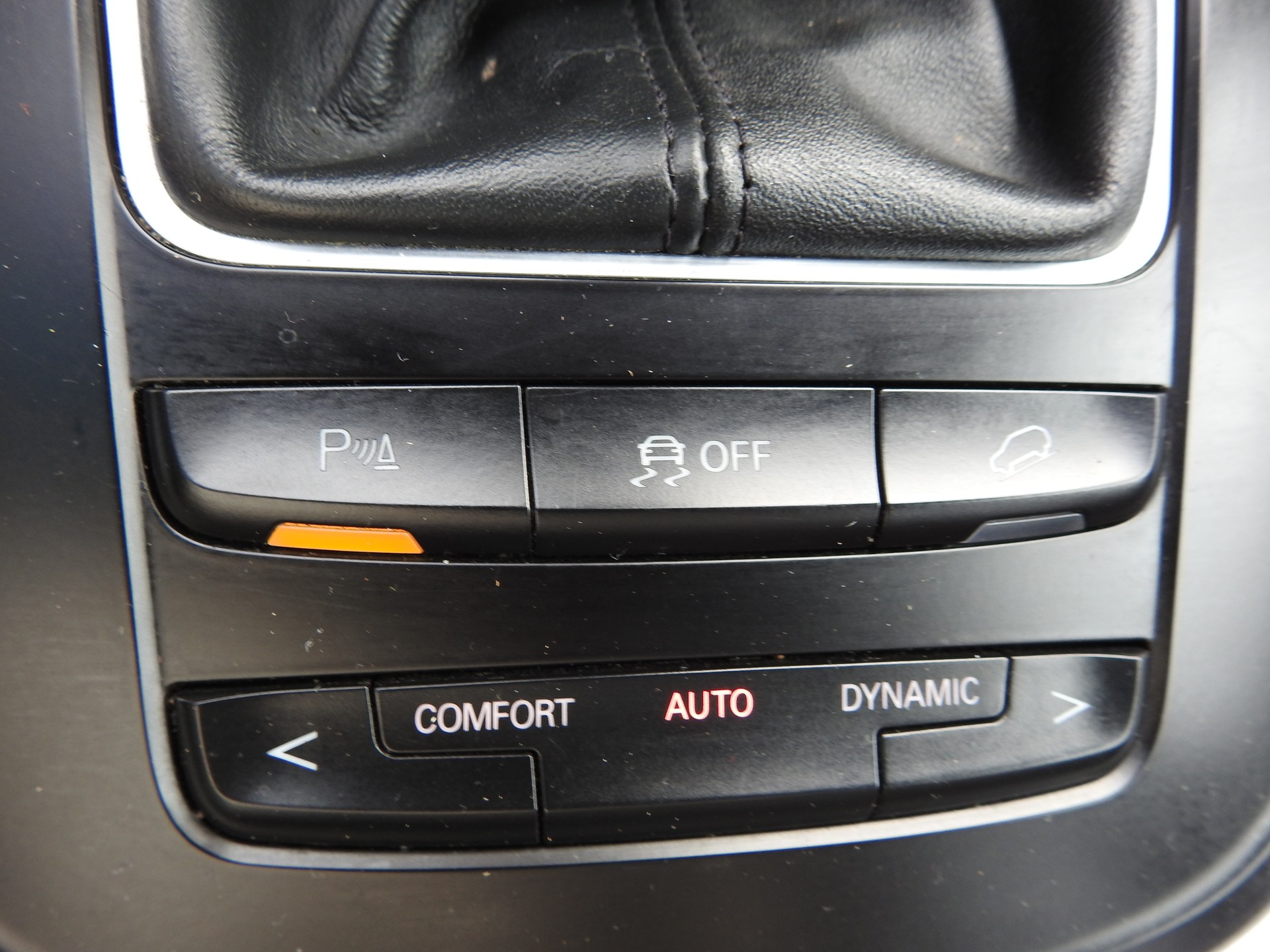 AUDI Q5 2.0 TDI quattro S-Line-image-27