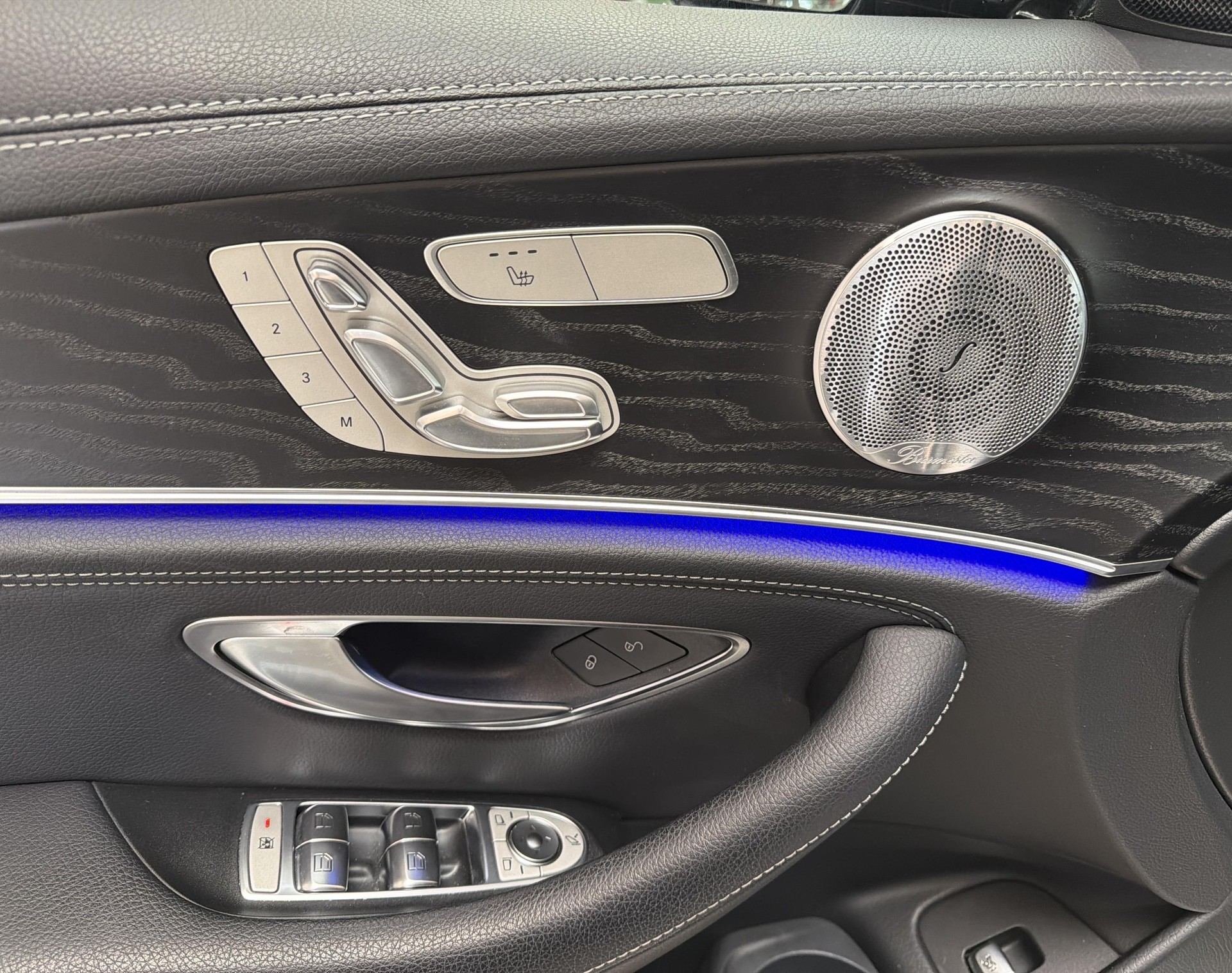 MERCEDES-BENZ E 300 de T 4Matic AMG Line 9G-Tronic-image-15